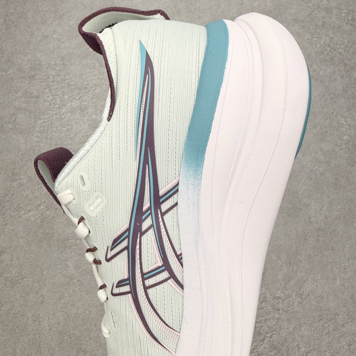 图片[7]-Asics GEL-Nimbus 28 亚瑟士缓震跑鞋 近年复古风潮的势头很旺 ASICS一直坚信保持身体的健康与活力是打造健康快乐的生活方式的最佳途径 ASICS为复古鞋型注入新设计 为玩家的街头穿搭提供了更多可能 GEL-NIMBUSTM9运动鞋最初是为中立和仰卧跑步者设计的长距离训练器 采用原始材料和关键细节重新设计 其Y2K时代的工业外观也被大胆的对比和色块所抵消 尺码：36 36.5 37.5 38 38.5 39 40 40.5 41.5 42 42.5 43.5 44 44.5 45-选品中心