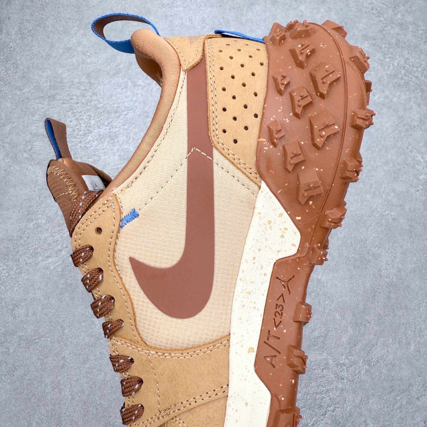 图片[7]-Air Jordan AJ1 Element Gore-Tex 经典耐用 低帮跑步鞋 卡其色 FV4227-003 鞋款以经典的 Air Jordan 1 Low 为设计蓝本，在此基础上加入Gore-Tex 科技，增强鞋款户外性能的同时，增添帅气硬核气息 鞋面采用特殊材质打造，有助于防水防尘；后跟及鞋舌提环细节处注入GORE-TEX 标签加持，搭载布满硬核户外胶钉设计的鞋底，带来更强户外抓地力的同时，进一步确保户外性能 实拍调校N版已经零色差零失真 百分百还原实物色彩所见即所得 不存在货不对板色差等低级问题 选购参考实物拍摄 不混卖不参货 只用心做好货严格选品 承诺混一赔十 尺码：39 40 40.5 41 42 42.5 43 44 44.5 45-选品中心