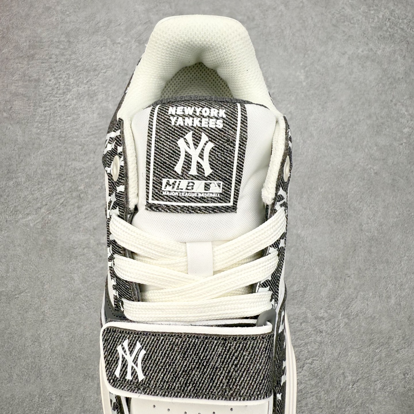 图片[5]-MLB Chunky Liner Basic 复古印花学长鞋系列低帮轻量增高厚底百搭休闲运动慢跑鞋板鞋 Korea韩国联名NY美国榄球纽约洋基队限定 韩国代购专供 全套原楦原纸板原厂数据开发 正确中底拉帮中底网布细节 平台代购专供 左脚内置芯片 韩国代购吊牌标贴 独家一比一RB+MD组合大底 高频后跟小人Logo精准对位立体饱满 正确网布加超迁鞋面 转印中底走线紧密 转印Logo工艺表层防刮不掉色 尺码：35 36 36.5 37.5 38 38.5 39 40 40.5 41 42 42.5 43 44 45-选品中心