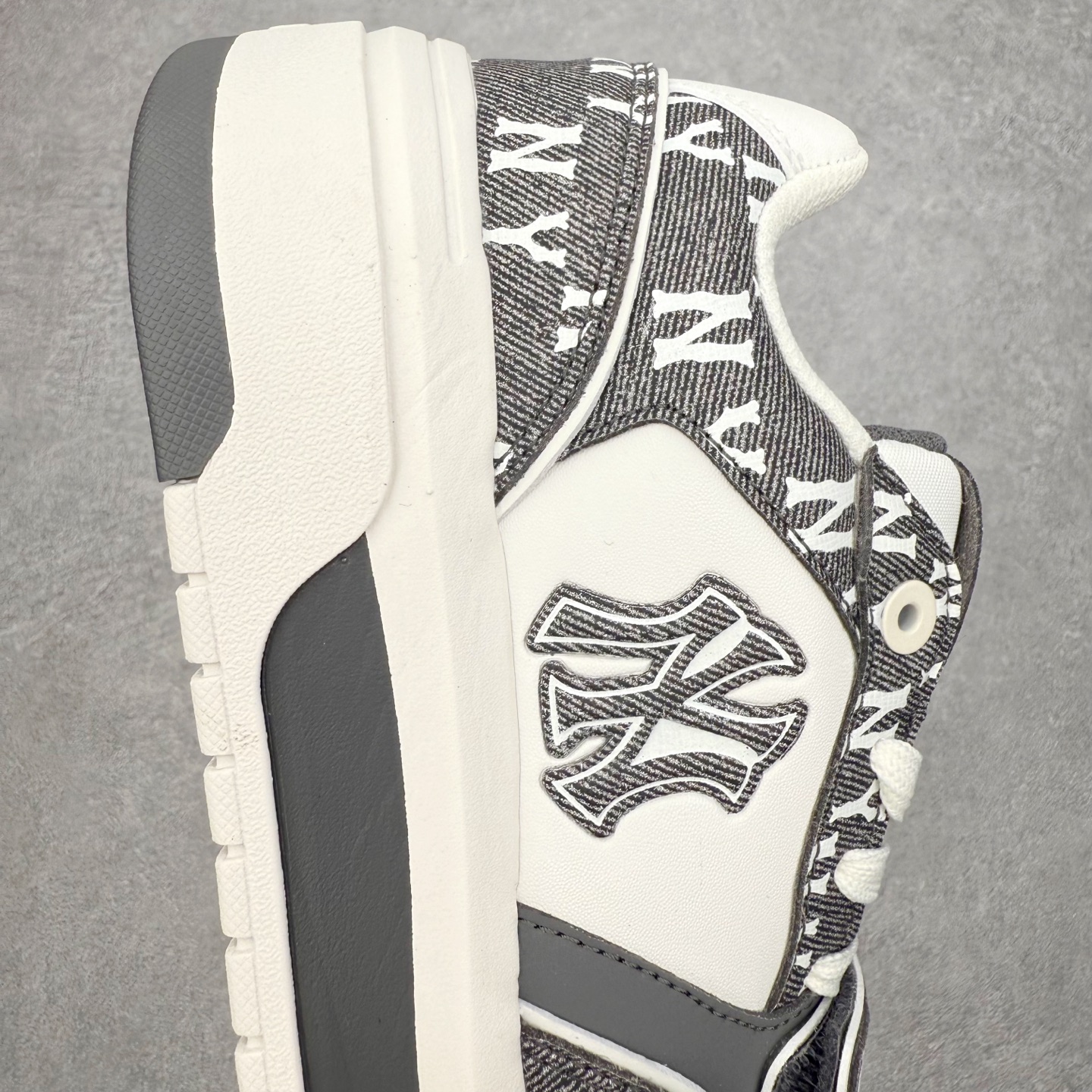 图片[6]-MLB Chunky Liner Basic 复古印花学长鞋系列低帮轻量增高厚底百搭休闲运动慢跑鞋板鞋 Korea韩国联名NY美国榄球纽约洋基队限定 韩国代购专供 全套原楦原纸板原厂数据开发 正确中底拉帮中底网布细节 平台代购专供 左脚内置芯片 韩国代购吊牌标贴 独家一比一RB+MD组合大底 高频后跟小人Logo精准对位立体饱满 正确网布加超迁鞋面 转印中底走线紧密 转印Logo工艺表层防刮不掉色 尺码：35 36 36.5 37.5 38 38.5 39 40 40.5 41 42 42.5 43 44 45-选品中心