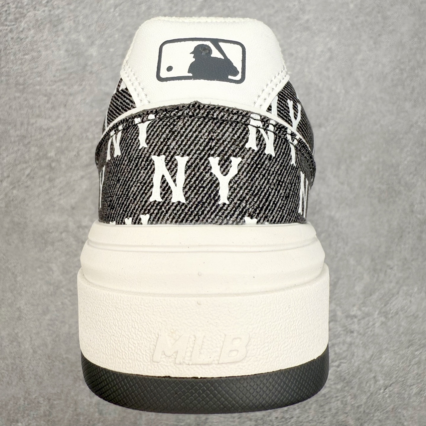 图片[8]-MLB Chunky Liner Basic 复古印花学长鞋系列低帮轻量增高厚底百搭休闲运动慢跑鞋板鞋 Korea韩国联名NY美国榄球纽约洋基队限定 韩国代购专供 全套原楦原纸板原厂数据开发 正确中底拉帮中底网布细节 平台代购专供 左脚内置芯片 韩国代购吊牌标贴 独家一比一RB+MD组合大底 高频后跟小人Logo精准对位立体饱满 正确网布加超迁鞋面 转印中底走线紧密 转印Logo工艺表层防刮不掉色 尺码：35 36 36.5 37.5 38 38.5 39 40 40.5 41 42 42.5 43 44 45-选品中心