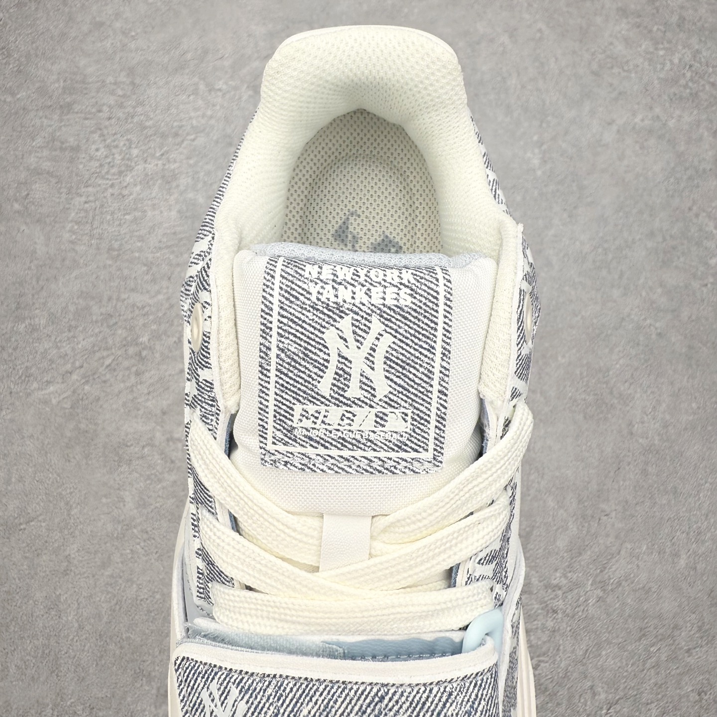 图片[5]-MLB Chunky Liner Basic 复古印花学长鞋系列低帮轻量增高厚底百搭休闲运动慢跑鞋板鞋 Korea韩国联名NY美国榄球纽约洋基队限定 韩国代购专供 全套原楦原纸板原厂数据开发 正确中底拉帮中底网布细节 平台代购专供 左脚内置芯片 韩国代购吊牌标贴 独家一比一RB+MD组合大底 高频后跟小人Logo精准对位立体饱满 正确网布加超迁鞋面 转印中底走线紧密 转印Logo工艺表层防刮不掉色 尺码：35 36 36.5 37.5 38 38.5 39 40 40.5 41 42 42.5 43 44 45-选品中心