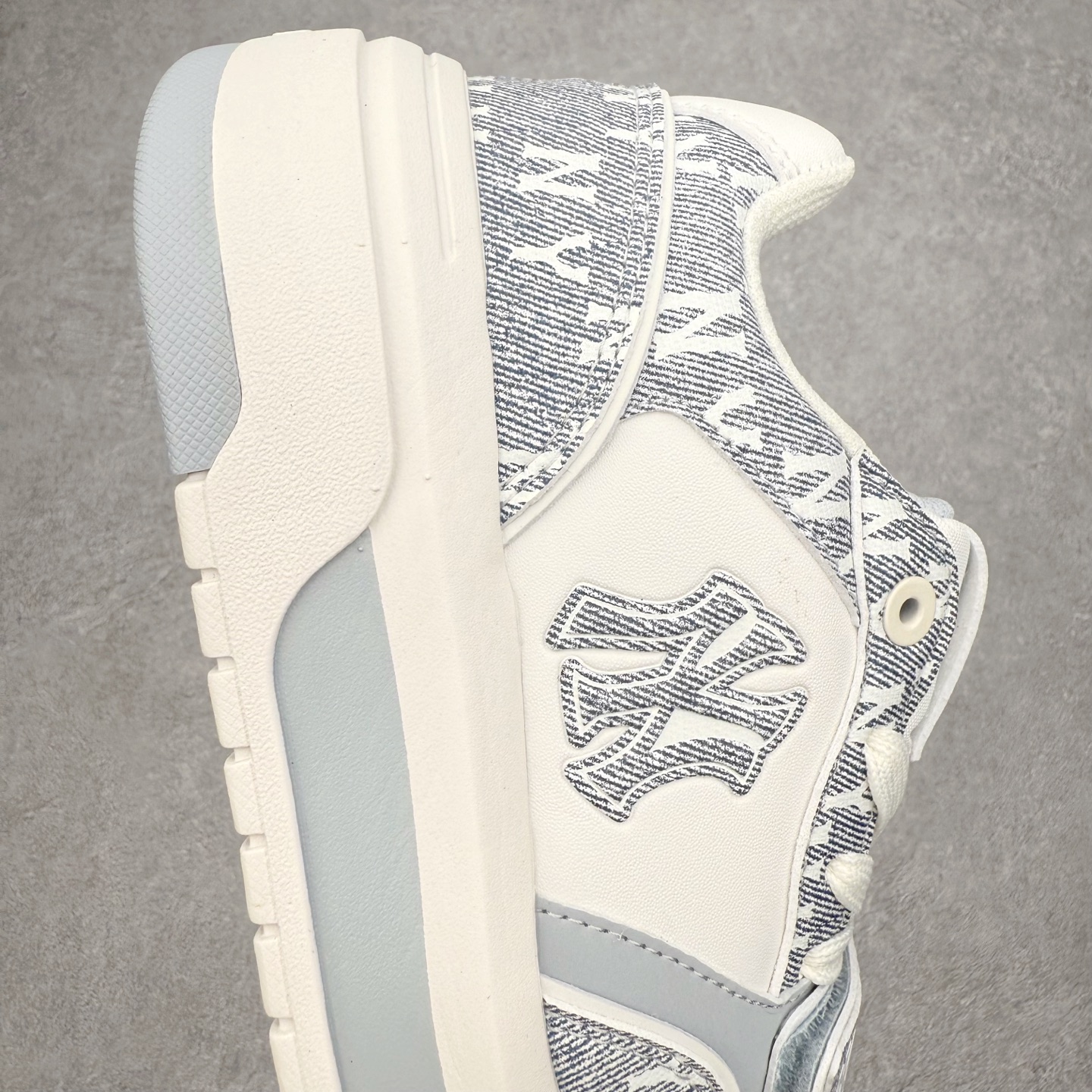 图片[6]-MLB Chunky Liner Basic 复古印花学长鞋系列低帮轻量增高厚底百搭休闲运动慢跑鞋板鞋 Korea韩国联名NY美国榄球纽约洋基队限定 韩国代购专供 全套原楦原纸板原厂数据开发 正确中底拉帮中底网布细节 平台代购专供 左脚内置芯片 韩国代购吊牌标贴 独家一比一RB+MD组合大底 高频后跟小人Logo精准对位立体饱满 正确网布加超迁鞋面 转印中底走线紧密 转印Logo工艺表层防刮不掉色 尺码：35 36 36.5 37.5 38 38.5 39 40 40.5 41 42 42.5 43 44 45-选品中心