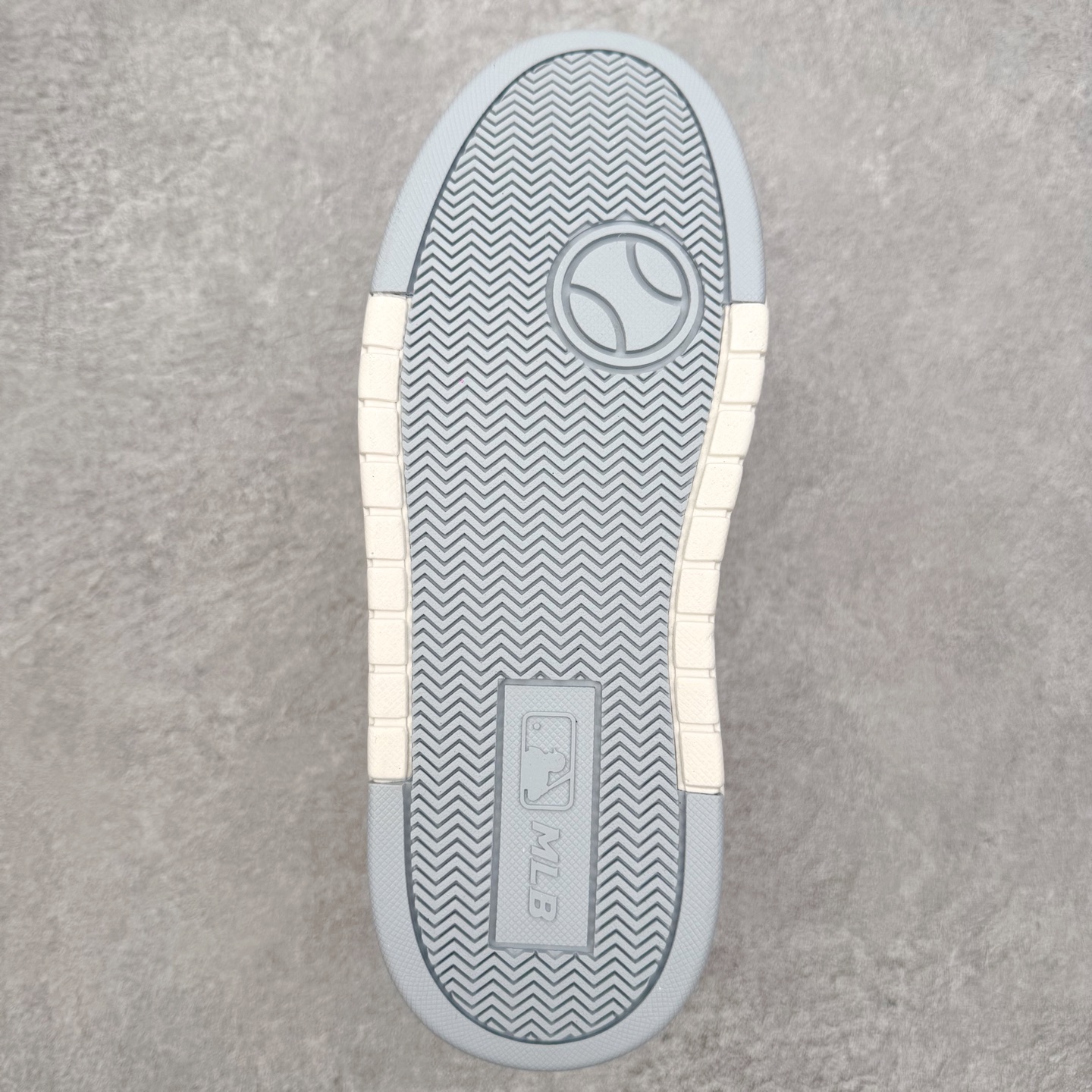 图片[9]-MLB Chunky Liner Basic 复古印花学长鞋系列低帮轻量增高厚底百搭休闲运动慢跑鞋板鞋 Korea韩国联名NY美国榄球纽约洋基队限定 韩国代购专供 全套原楦原纸板原厂数据开发 正确中底拉帮中底网布细节 平台代购专供 左脚内置芯片 韩国代购吊牌标贴 独家一比一RB+MD组合大底 高频后跟小人Logo精准对位立体饱满 正确网布加超迁鞋面 转印中底走线紧密 转印Logo工艺表层防刮不掉色 尺码：35 36 36.5 37.5 38 38.5 39 40 40.5 41 42 42.5 43 44 45-选品中心