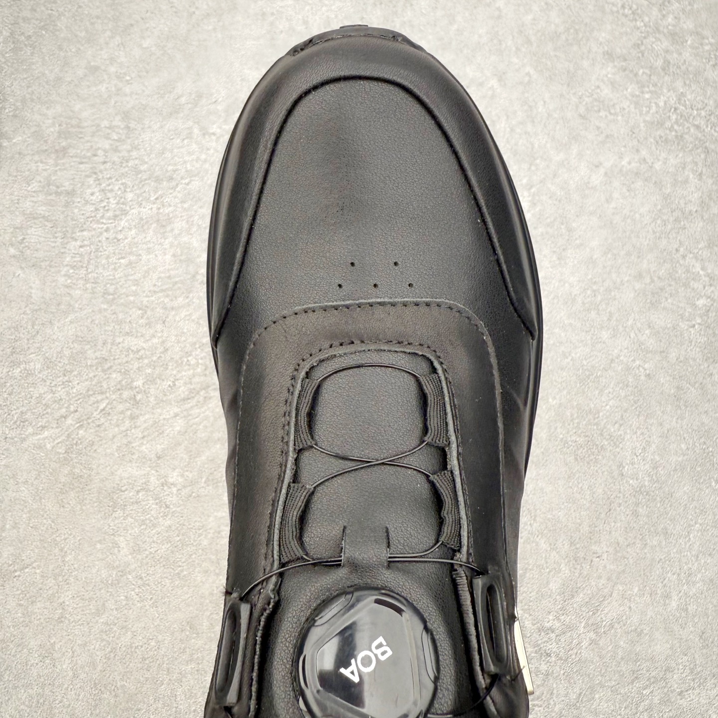 图片[4]-＃K版 迪桑特DESCENTE Dualis 百搭 低帮 生活休闲鞋 男女同款 DESCENTE（迪桑特）创立于1935年，品牌名取自法语词汇，意为“滑降”。品牌箭头标识代表滑雪的三种技术“高速直线滑行”、“穿越”和“侧滑”，也寓意品牌在打造高端专业运动产品中不断追求完美的创新精神，致力于成为中国高端专业滑雪、综训、女子、铁人三项、高尔夫的第一品牌。实拍调校N版已经零色差零失真 百分百还原实物色彩所见即所得 不存在货不对板色差等低级问题 选购参考实物拍摄 不混卖不参货 只用心做好货严格选品 承诺混一赔十 尺码：36 36.5 37.5 38 38.5 39 40 40.5 41 42 42.5 43 44 44.5 45-选品中心