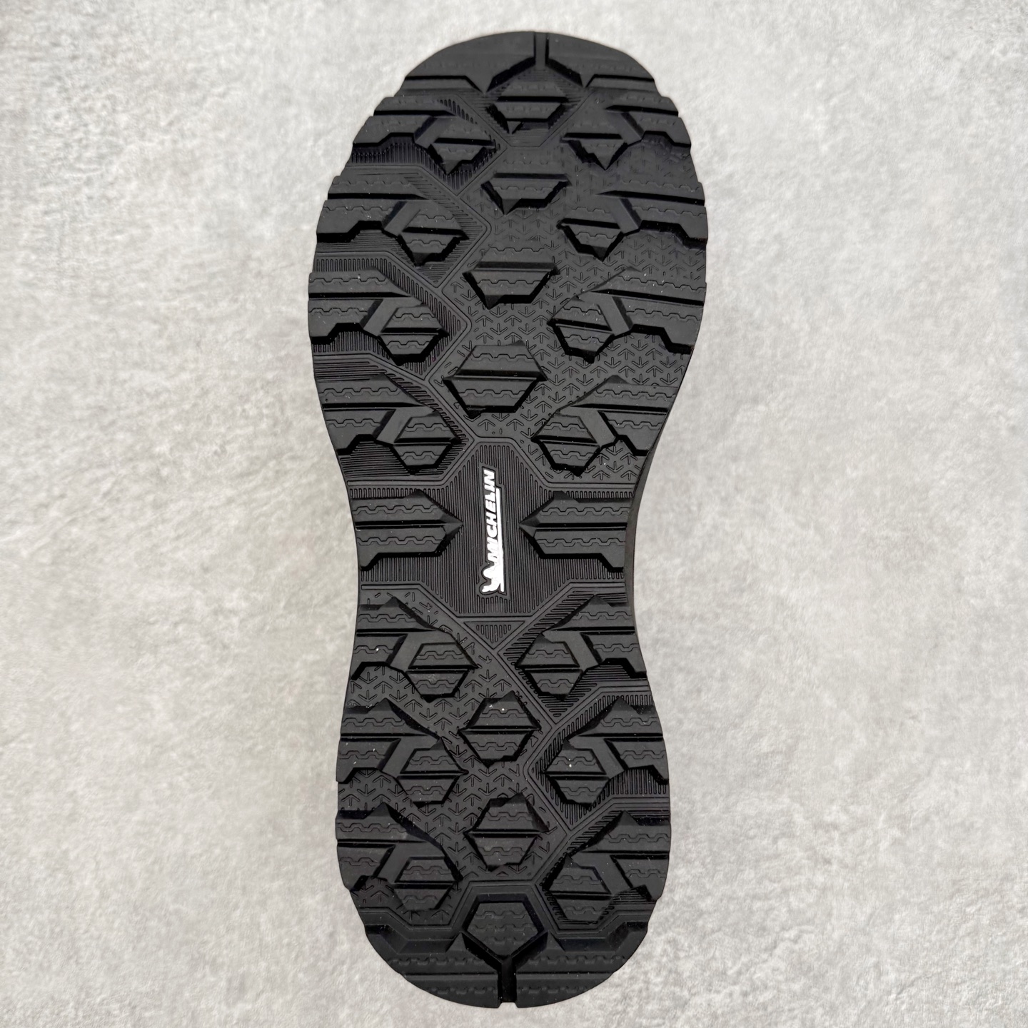 图片[9]-＃K版 迪桑特DESCENTE Dualis 百搭 低帮 生活休闲鞋 男女同款 DESCENTE（迪桑特）创立于1935年，品牌名取自法语词汇，意为“滑降”。品牌箭头标识代表滑雪的三种技术“高速直线滑行”、“穿越”和“侧滑”，也寓意品牌在打造高端专业运动产品中不断追求完美的创新精神，致力于成为中国高端专业滑雪、综训、女子、铁人三项、高尔夫的第一品牌。实拍调校N版已经零色差零失真 百分百还原实物色彩所见即所得 不存在货不对板色差等低级问题 选购参考实物拍摄 不混卖不参货 只用心做好货严格选品 承诺混一赔十 尺码：36 36.5 37.5 38 38.5 39 40 40.5 41 42 42.5 43 44 44.5 45-选品中心