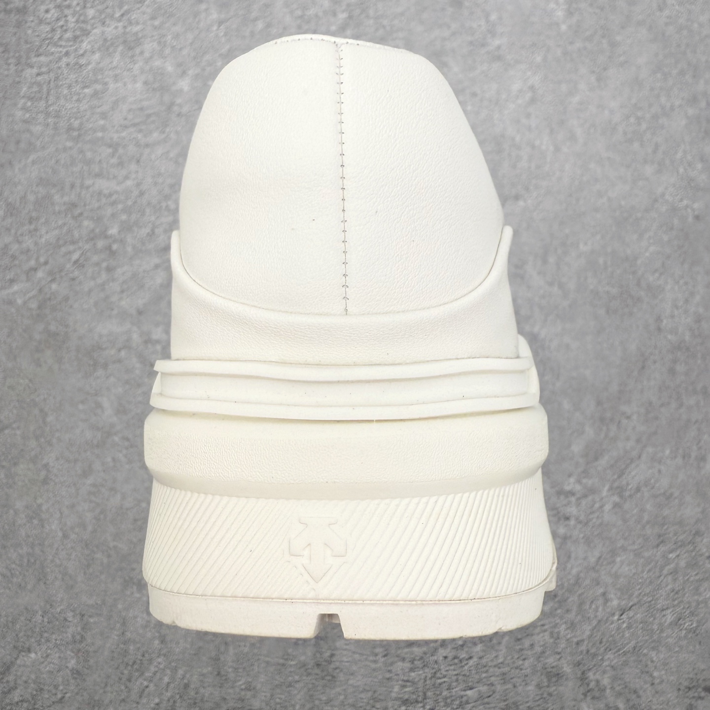 图片[8]-＃K版 迪桑特DESCENTE Dualis 百搭 低帮 生活休闲鞋 男女同款 DESCENTE（迪桑特）创立于1935年，品牌名取自法语词汇，意为“滑降”。品牌箭头标识代表滑雪的三种技术“高速直线滑行”、“穿越”和“侧滑”，也寓意品牌在打造高端专业运动产品中不断追求完美的创新精神，致力于成为中国高端专业滑雪、综训、女子、铁人三项、高尔夫的第一品牌。实拍调校N版已经零色差零失真 百分百还原实物色彩所见即所得 不存在货不对板色差等低级问题 选购参考实物拍摄 不混卖不参货 只用心做好货严格选品 承诺混一赔十 尺码：36 36.5 37.5 38 38.5 39 40 40.5 41 42 42.5 43 44 44.5 45-选品中心