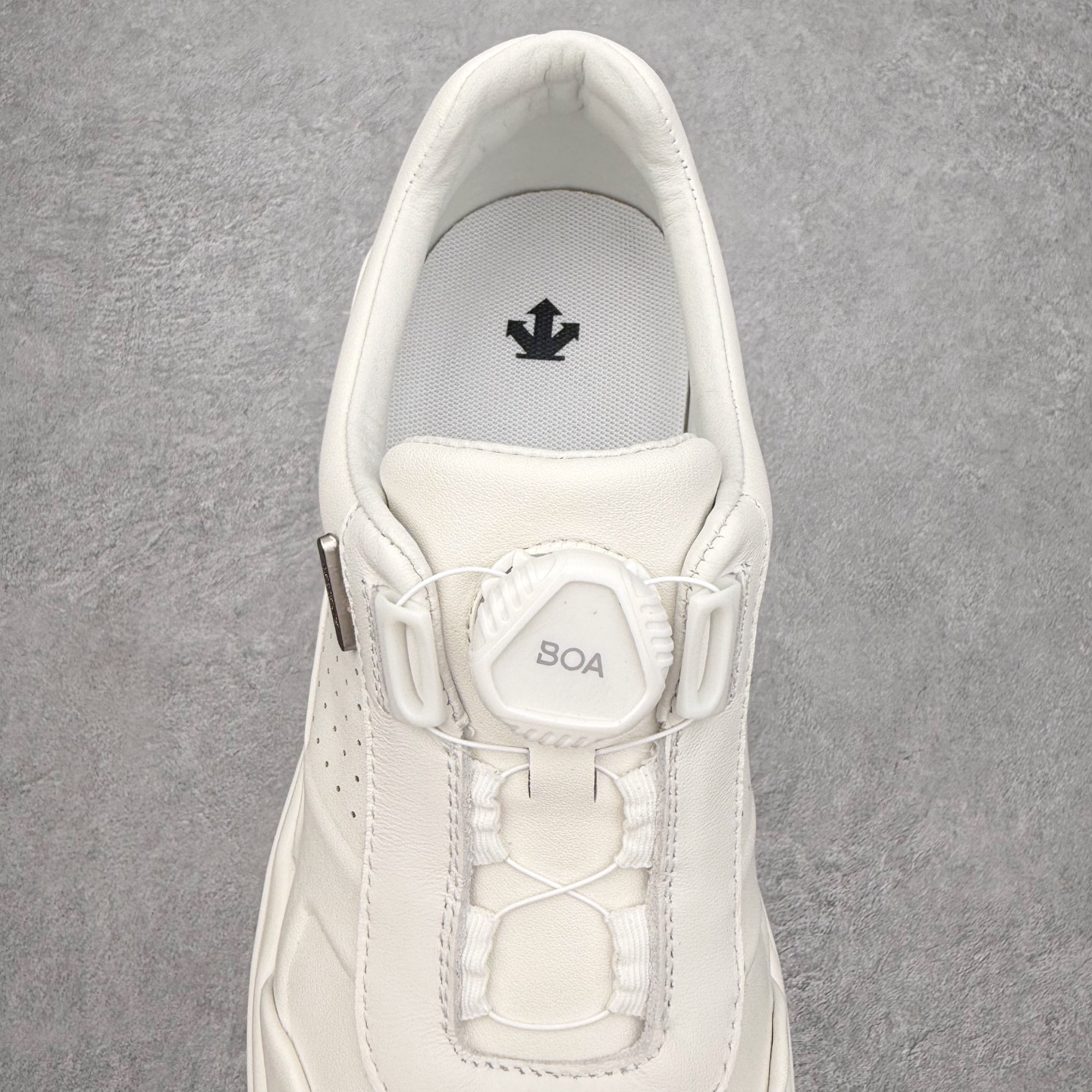 图片[5]-＃K版 迪桑特DESCENTE Dualis 百搭 低帮 生活休闲鞋 男女同款 DESCENTE（迪桑特）创立于1935年，品牌名取自法语词汇，意为“滑降”。品牌箭头标识代表滑雪的三种技术“高速直线滑行”、“穿越”和“侧滑”，也寓意品牌在打造高端专业运动产品中不断追求完美的创新精神，致力于成为中国高端专业滑雪、综训、女子、铁人三项、高尔夫的第一品牌。实拍调校N版已经零色差零失真 百分百还原实物色彩所见即所得 不存在货不对板色差等低级问题 选购参考实物拍摄 不混卖不参货 只用心做好货严格选品 承诺混一赔十 尺码：36 36.5 37.5 38 38.5 39 40 40.5 41 42 42.5 43 44 44.5 45-选品中心