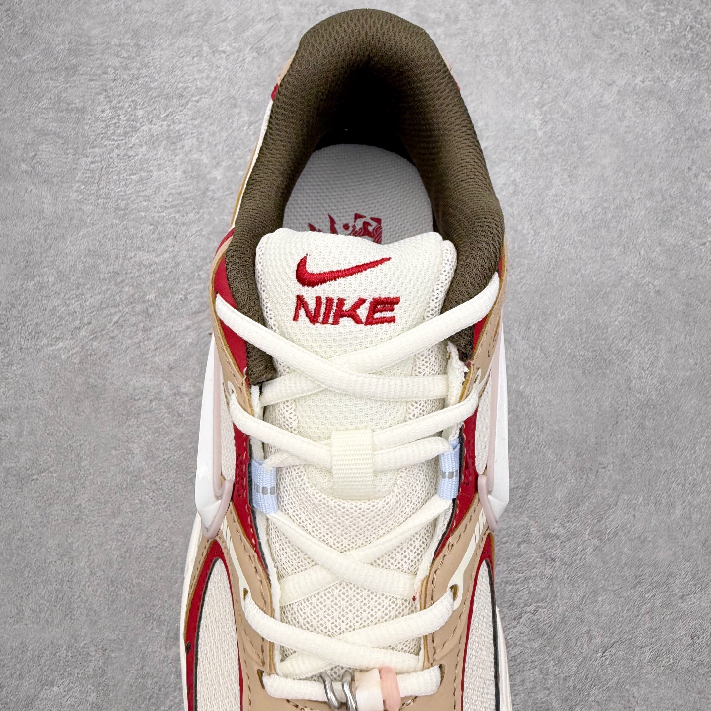 图片[5]-NK V5 RNR 舒适百搭防滑耐磨低帮跑步鞋 IQ1151-001 舒适有型适合日常穿着 该鞋款延续千禧年经典设计搭载泡绵中底 厚实而轻盈匠心细节巧搭立体耐克勾标志焕新演绎复古跑鞋 鞋款从千禧年美学汲取灵感 混搭多种材质突显层次感立体感和传统跑步风范 尺码：36 36.5 37.5 38 38.5 39 40 40.5 41 42 42.5 43 44 44.5 45-选品中心