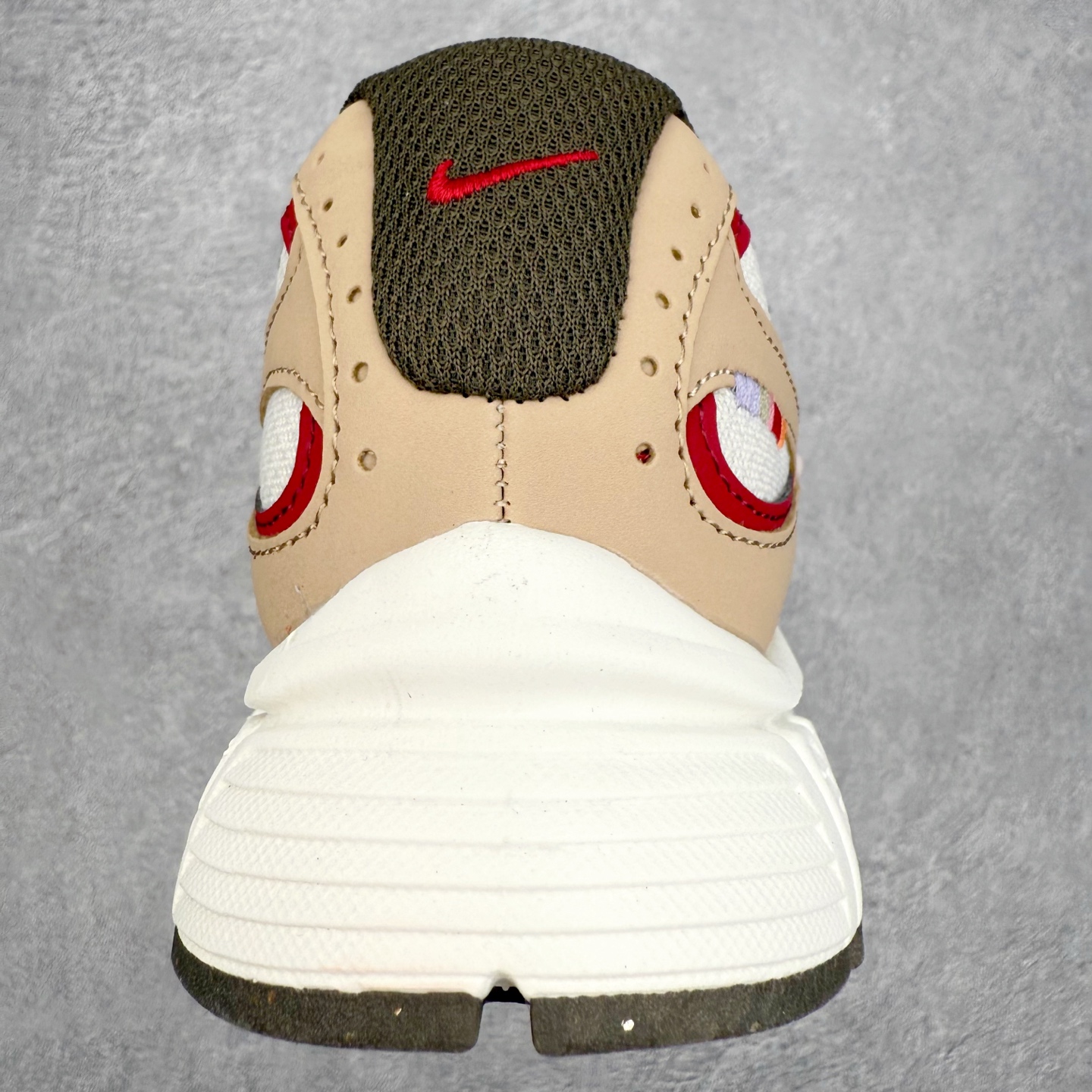 图片[8]-NK V5 RNR 舒适百搭防滑耐磨低帮跑步鞋 IQ1151-001 舒适有型适合日常穿着 该鞋款延续千禧年经典设计搭载泡绵中底 厚实而轻盈匠心细节巧搭立体耐克勾标志焕新演绎复古跑鞋 鞋款从千禧年美学汲取灵感 混搭多种材质突显层次感立体感和传统跑步风范 尺码：36 36.5 37.5 38 38.5 39 40 40.5 41 42 42.5 43 44 44.5 45-选品中心