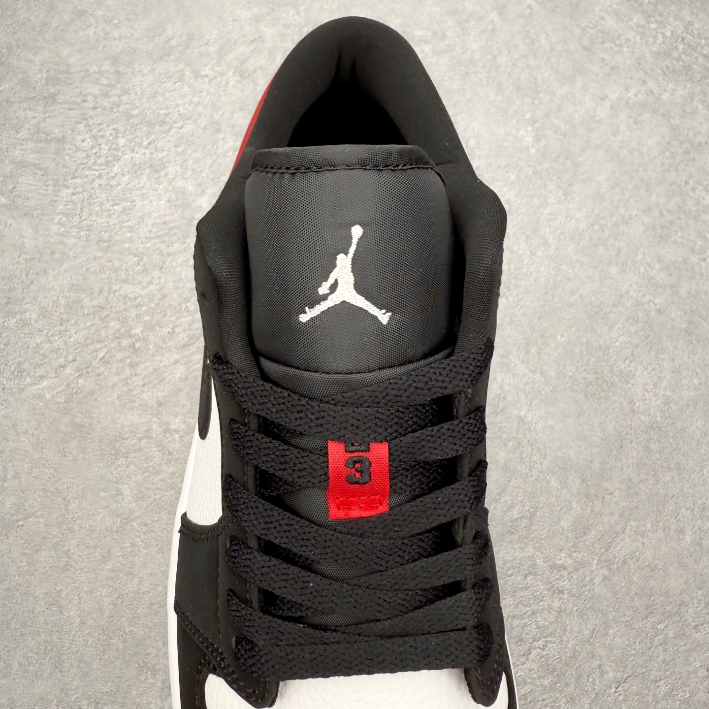 图片[5]-＃小DT Air Jordan AJ1 Low 低帮系列 全新流水线出品 超强性价比 DT版本平替选择 市场第二梯队 全部原鞋开发 原楦原纸板开发 全鞋电脑针车 原厂内置全掌气垫 原盒内在原标 唯一Zp原版鞋带绑法 免检产品 全新2022版型 全头层皮料 完美零毛边处理 原厂配置全掌气垫 价格定位良心 几十个配色陆续出货 实拍调校N版已经零色差零失真 百分百还原实物色彩所见即所得 不存在货不对板色差等低级问题 选购参考实物拍摄 不混卖不参货 只用心做好货严格选品 承诺混一赔十 尺码：36 36.5 37.5 38 38.5 39 40 40.5 41 42 42.5 43 44 44.5 45 46-选品中心