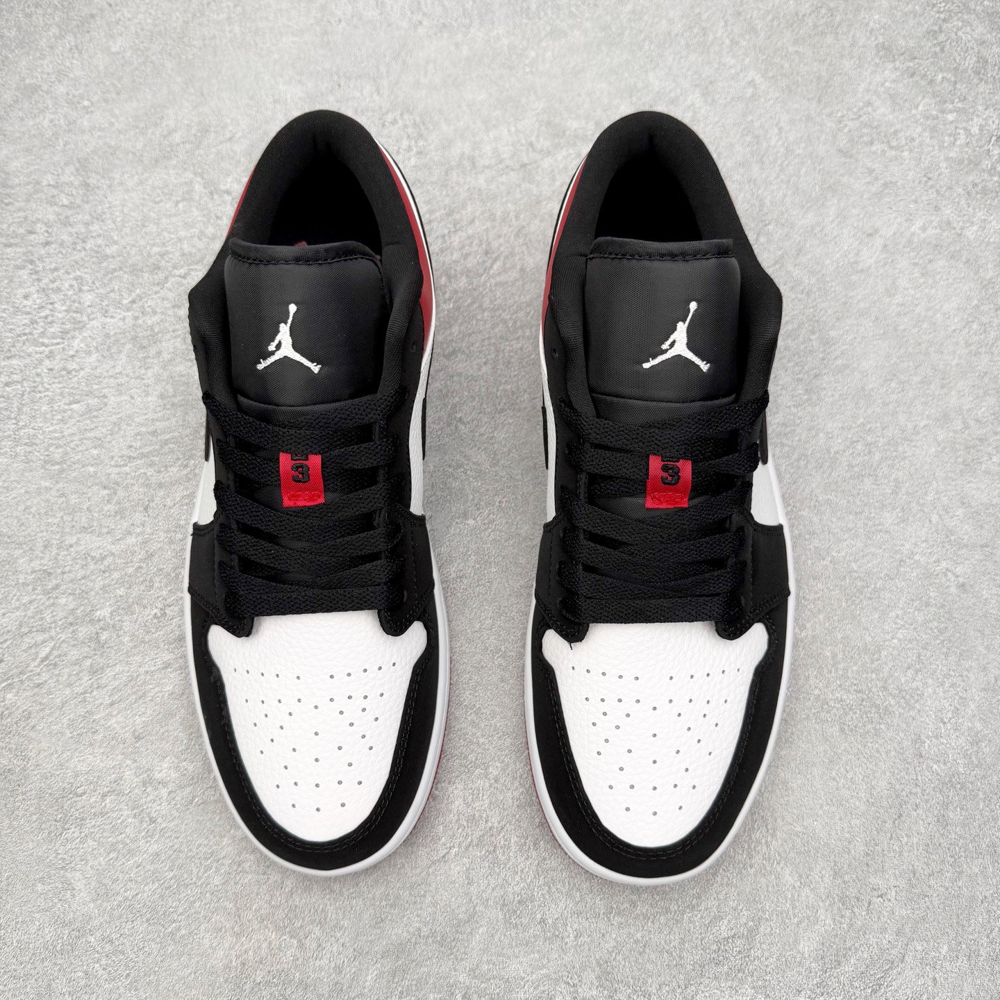 图片[2]-＃小DT Air Jordan AJ1 Low 低帮系列 全新流水线出品 超强性价比 DT版本平替选择 市场第二梯队 全部原鞋开发 原楦原纸板开发 全鞋电脑针车 原厂内置全掌气垫 原盒内在原标 唯一Zp原版鞋带绑法 免检产品 全新2022版型 全头层皮料 完美零毛边处理 原厂配置全掌气垫 价格定位良心 几十个配色陆续出货 实拍调校N版已经零色差零失真 百分百还原实物色彩所见即所得 不存在货不对板色差等低级问题 选购参考实物拍摄 不混卖不参货 只用心做好货严格选品 承诺混一赔十 尺码：36 36.5 37.5 38 38.5 39 40 40.5 41 42 42.5 43 44 44.5 45 46-选品中心