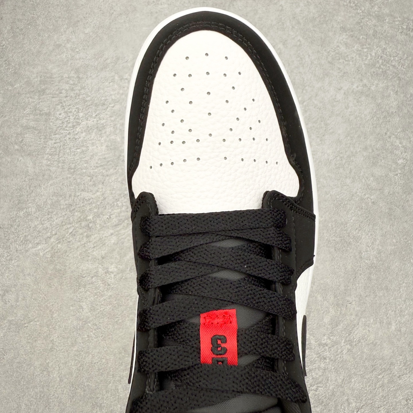 图片[4]-＃小DT Air Jordan AJ1 Low 低帮系列 全新流水线出品 超强性价比 DT版本平替选择 市场第二梯队 全部原鞋开发 原楦原纸板开发 全鞋电脑针车 原厂内置全掌气垫 原盒内在原标 唯一Zp原版鞋带绑法 免检产品 全新2022版型 全头层皮料 完美零毛边处理 原厂配置全掌气垫 价格定位良心 几十个配色陆续出货 实拍调校N版已经零色差零失真 百分百还原实物色彩所见即所得 不存在货不对板色差等低级问题 选购参考实物拍摄 不混卖不参货 只用心做好货严格选品 承诺混一赔十 尺码：36 36.5 37.5 38 38.5 39 40 40.5 41 42 42.5 43 44 44.5 45 46-选品中心