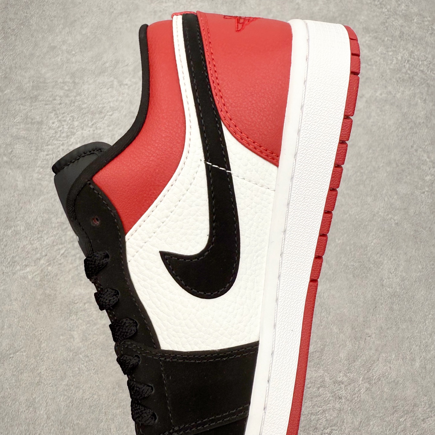 图片[7]-＃小DT Air Jordan AJ1 Low 低帮系列 全新流水线出品 超强性价比 DT版本平替选择 市场第二梯队 全部原鞋开发 原楦原纸板开发 全鞋电脑针车 原厂内置全掌气垫 原盒内在原标 唯一Zp原版鞋带绑法 免检产品 全新2022版型 全头层皮料 完美零毛边处理 原厂配置全掌气垫 价格定位良心 几十个配色陆续出货 实拍调校N版已经零色差零失真 百分百还原实物色彩所见即所得 不存在货不对板色差等低级问题 选购参考实物拍摄 不混卖不参货 只用心做好货严格选品 承诺混一赔十 尺码：36 36.5 37.5 38 38.5 39 40 40.5 41 42 42.5 43 44 44.5 45 46-选品中心