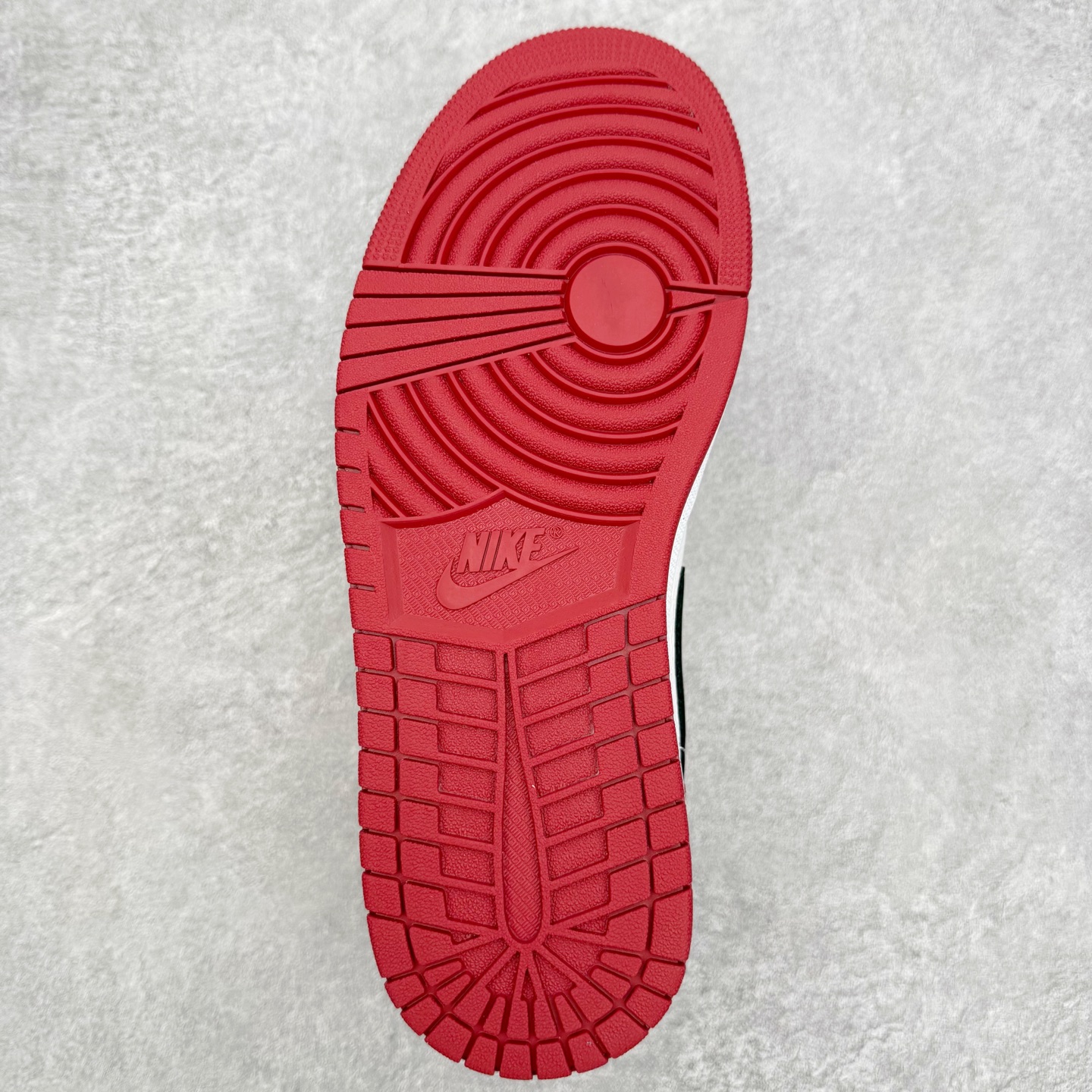 图片[9]-＃小DT Air Jordan AJ1 Low 低帮系列 全新流水线出品 超强性价比 DT版本平替选择 市场第二梯队 全部原鞋开发 原楦原纸板开发 全鞋电脑针车 原厂内置全掌气垫 原盒内在原标 唯一Zp原版鞋带绑法 免检产品 全新2022版型 全头层皮料 完美零毛边处理 原厂配置全掌气垫 价格定位良心 几十个配色陆续出货 实拍调校N版已经零色差零失真 百分百还原实物色彩所见即所得 不存在货不对板色差等低级问题 选购参考实物拍摄 不混卖不参货 只用心做好货严格选品 承诺混一赔十 尺码：36 36.5 37.5 38 38.5 39 40 40.5 41 42 42.5 43 44 44.5 45 46-选品中心