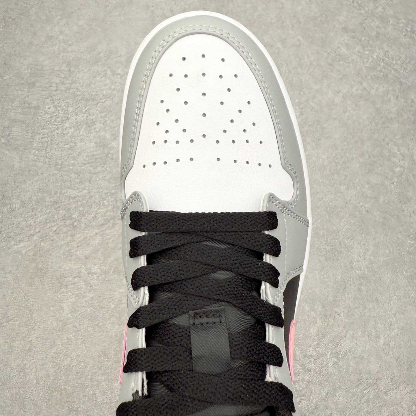 图片[4]-＃小DT Air Jordan AJ1 Low 低帮系列 全新流水线出品 超强性价比 DT版本平替选择 市场第二梯队 全部原鞋开发 原楦原纸板开发 全鞋电脑针车 原厂内置全掌气垫 原盒内在原标 唯一Zp原版鞋带绑法 免检产品 全新2022版型 全头层皮料 完美零毛边处理 原厂配置全掌气垫 价格定位良心 几十个配色陆续出货 实拍调校N版已经零色差零失真 百分百还原实物色彩所见即所得 不存在货不对板色差等低级问题 选购参考实物拍摄 不混卖不参货 只用心做好货严格选品 承诺混一赔十 尺码：36 36.5 37.5 38 38.5 39 40 40.5 41 42 42.5 43 44 44.5 45 46-选品中心