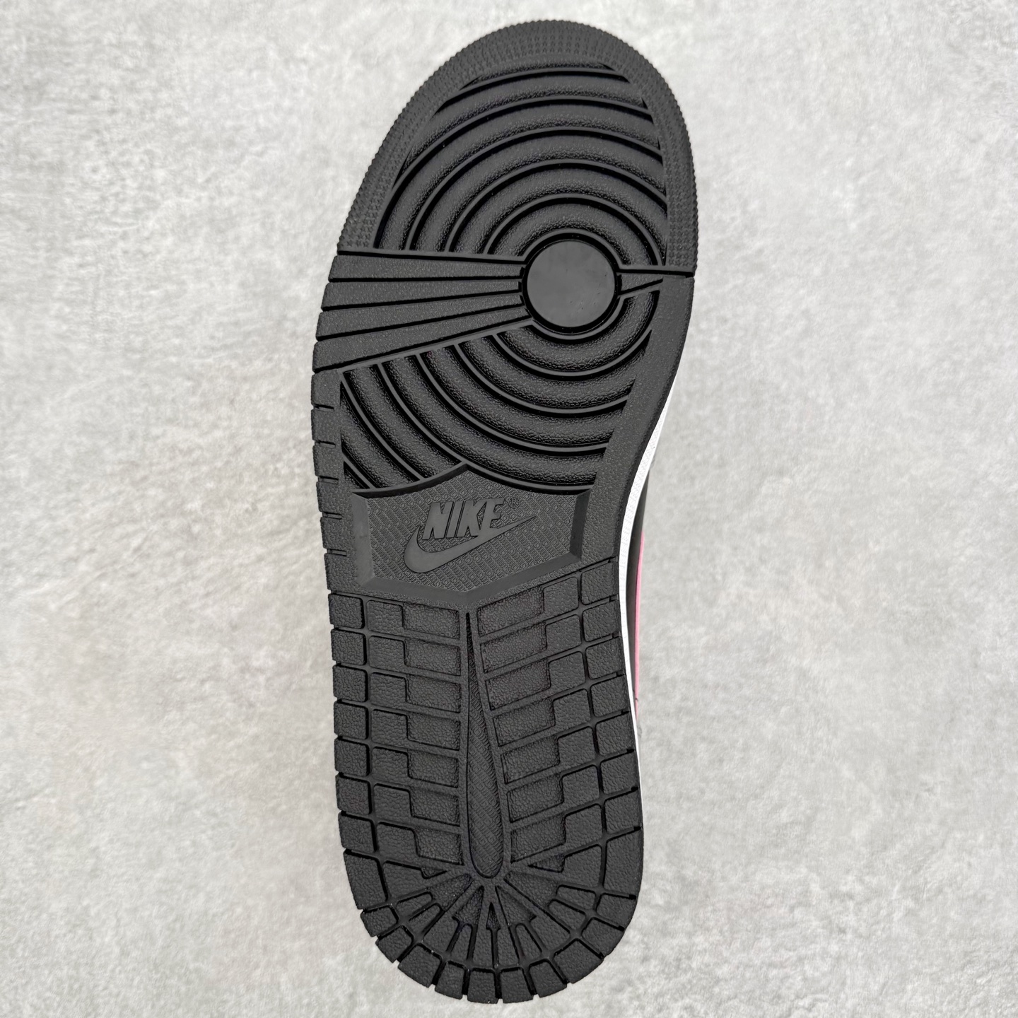 图片[9]-＃小DT Air Jordan AJ1 Low 低帮系列 全新流水线出品 超强性价比 DT版本平替选择 市场第二梯队 全部原鞋开发 原楦原纸板开发 全鞋电脑针车 原厂内置全掌气垫 原盒内在原标 唯一Zp原版鞋带绑法 免检产品 全新2022版型 全头层皮料 完美零毛边处理 原厂配置全掌气垫 价格定位良心 几十个配色陆续出货 实拍调校N版已经零色差零失真 百分百还原实物色彩所见即所得 不存在货不对板色差等低级问题 选购参考实物拍摄 不混卖不参货 只用心做好货严格选品 承诺混一赔十 尺码：36 36.5 37.5 38 38.5 39 40 40.5 41 42 42.5 43 44 44.5 45 46-选品中心