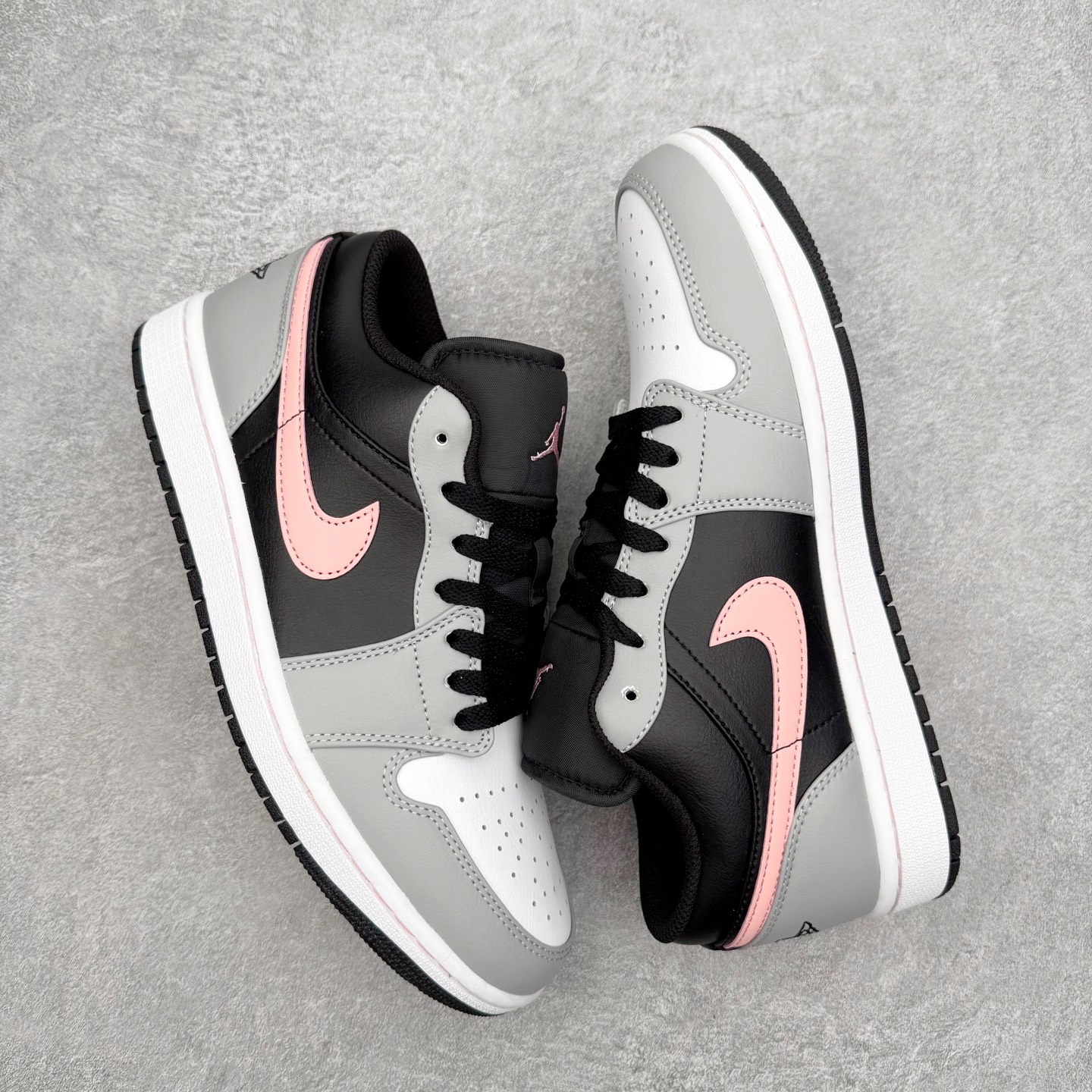 图片[3]-＃小DT Air Jordan AJ1 Low 低帮系列 全新流水线出品 超强性价比 DT版本平替选择 市场第二梯队 全部原鞋开发 原楦原纸板开发 全鞋电脑针车 原厂内置全掌气垫 原盒内在原标 唯一Zp原版鞋带绑法 免检产品 全新2022版型 全头层皮料 完美零毛边处理 原厂配置全掌气垫 价格定位良心 几十个配色陆续出货 实拍调校N版已经零色差零失真 百分百还原实物色彩所见即所得 不存在货不对板色差等低级问题 选购参考实物拍摄 不混卖不参货 只用心做好货严格选品 承诺混一赔十 尺码：36 36.5 37.5 38 38.5 39 40 40.5 41 42 42.5 43 44 44.5 45 46-选品中心