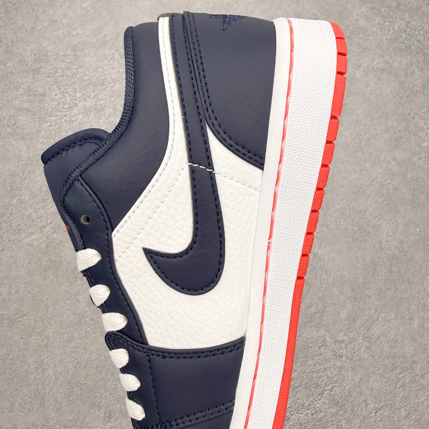 图片[7]-＃小DT Air Jordan AJ1 Low 低帮系列 全新流水线出品 超强性价比 DT版本平替选择 市场第二梯队 全部原鞋开发 原楦原纸板开发 全鞋电脑针车 原厂内置全掌气垫 原盒内在原标 唯一Zp原版鞋带绑法 免检产品 全新2022版型 全头层皮料 完美零毛边处理 原厂配置全掌气垫 价格定位良心 几十个配色陆续出货 实拍调校N版已经零色差零失真 百分百还原实物色彩所见即所得 不存在货不对板色差等低级问题 选购参考实物拍摄 不混卖不参货 只用心做好货严格选品 承诺混一赔十 尺码：36 36.5 37.5 38 38.5 39 40 40.5 41 42 42.5 43 44 44.5 45 46-选品中心