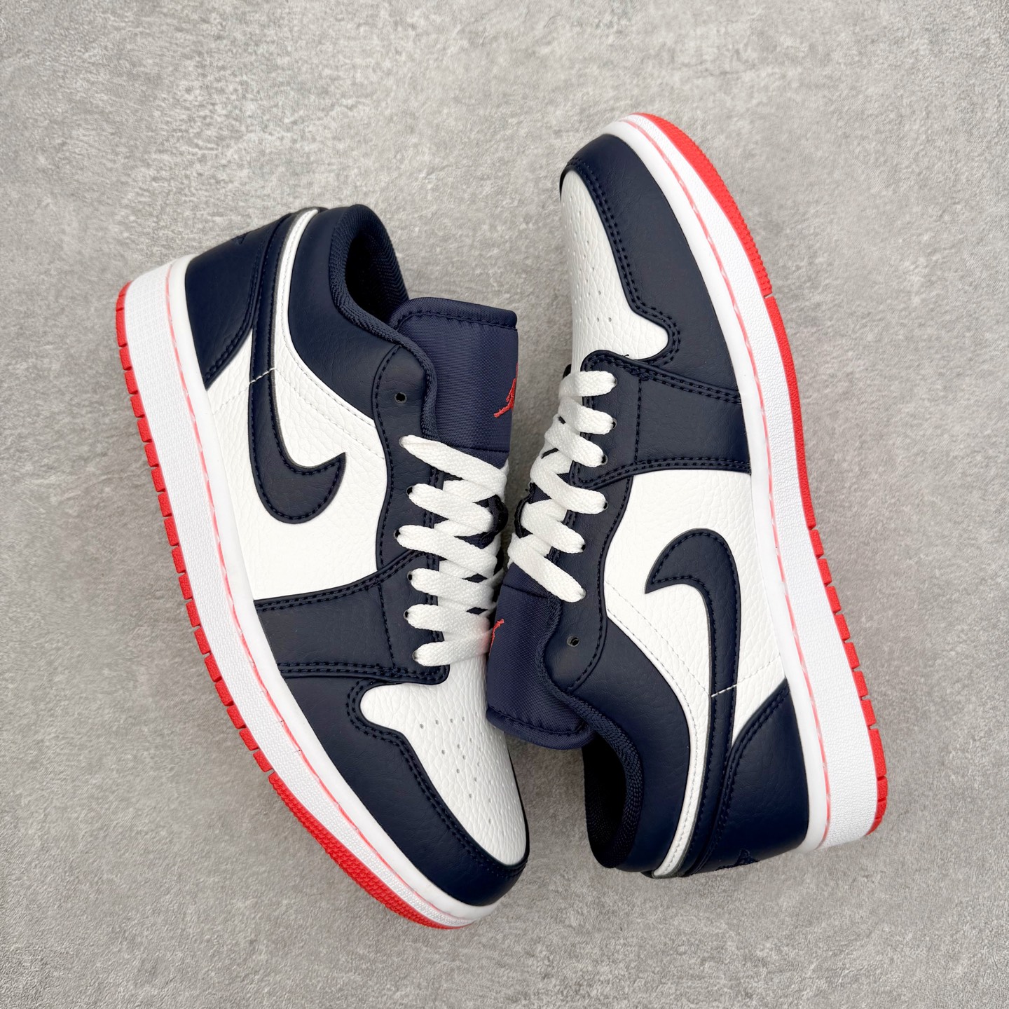 图片[3]-＃小DT Air Jordan AJ1 Low 低帮系列 全新流水线出品 超强性价比 DT版本平替选择 市场第二梯队 全部原鞋开发 原楦原纸板开发 全鞋电脑针车 原厂内置全掌气垫 原盒内在原标 唯一Zp原版鞋带绑法 免检产品 全新2022版型 全头层皮料 完美零毛边处理 原厂配置全掌气垫 价格定位良心 几十个配色陆续出货 实拍调校N版已经零色差零失真 百分百还原实物色彩所见即所得 不存在货不对板色差等低级问题 选购参考实物拍摄 不混卖不参货 只用心做好货严格选品 承诺混一赔十 尺码：36 36.5 37.5 38 38.5 39 40 40.5 41 42 42.5 43 44 44.5 45 46-选品中心