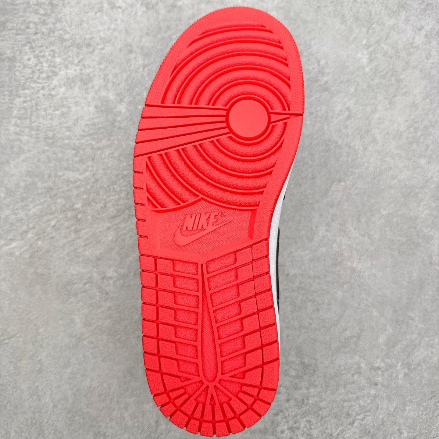 图片[9]-＃小DT Air Jordan AJ1 Low 低帮系列 全新流水线出品 超强性价比 DT版本平替选择 市场第二梯队 全部原鞋开发 原楦原纸板开发 全鞋电脑针车 原厂内置全掌气垫 原盒内在原标 唯一Zp原版鞋带绑法 免检产品 全新2022版型 全头层皮料 完美零毛边处理 原厂配置全掌气垫 价格定位良心 几十个配色陆续出货 实拍调校N版已经零色差零失真 百分百还原实物色彩所见即所得 不存在货不对板色差等低级问题 选购参考实物拍摄 不混卖不参货 只用心做好货严格选品 承诺混一赔十 尺码：36 36.5 37.5 38 38.5 39 40 40.5 41 42 42.5 43 44 44.5 45 46-选品中心