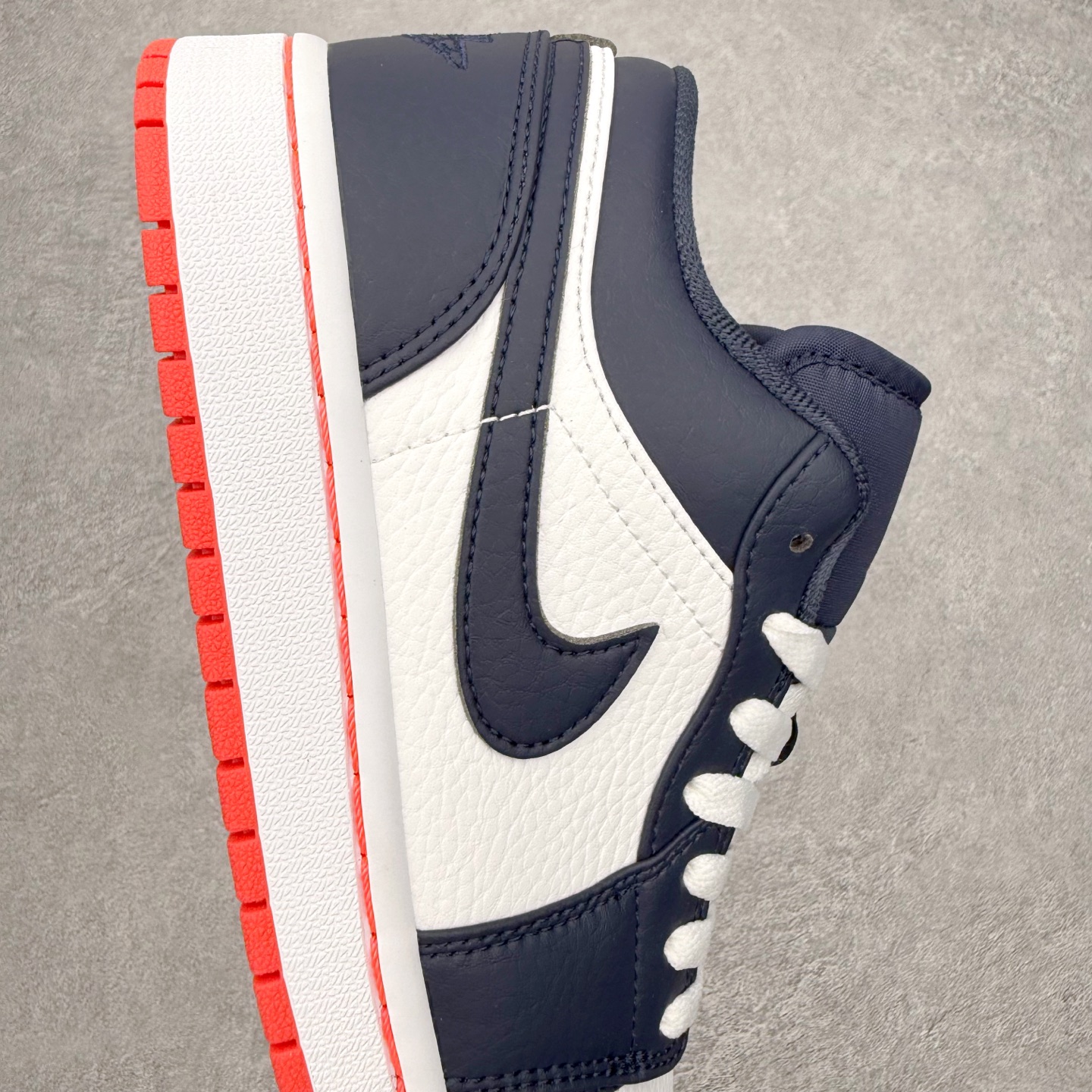 图片[6]-＃小DT Air Jordan AJ1 Low 低帮系列 全新流水线出品 超强性价比 DT版本平替选择 市场第二梯队 全部原鞋开发 原楦原纸板开发 全鞋电脑针车 原厂内置全掌气垫 原盒内在原标 唯一Zp原版鞋带绑法 免检产品 全新2022版型 全头层皮料 完美零毛边处理 原厂配置全掌气垫 价格定位良心 几十个配色陆续出货 实拍调校N版已经零色差零失真 百分百还原实物色彩所见即所得 不存在货不对板色差等低级问题 选购参考实物拍摄 不混卖不参货 只用心做好货严格选品 承诺混一赔十 尺码：36 36.5 37.5 38 38.5 39 40 40.5 41 42 42.5 43 44 44.5 45 46-选品中心