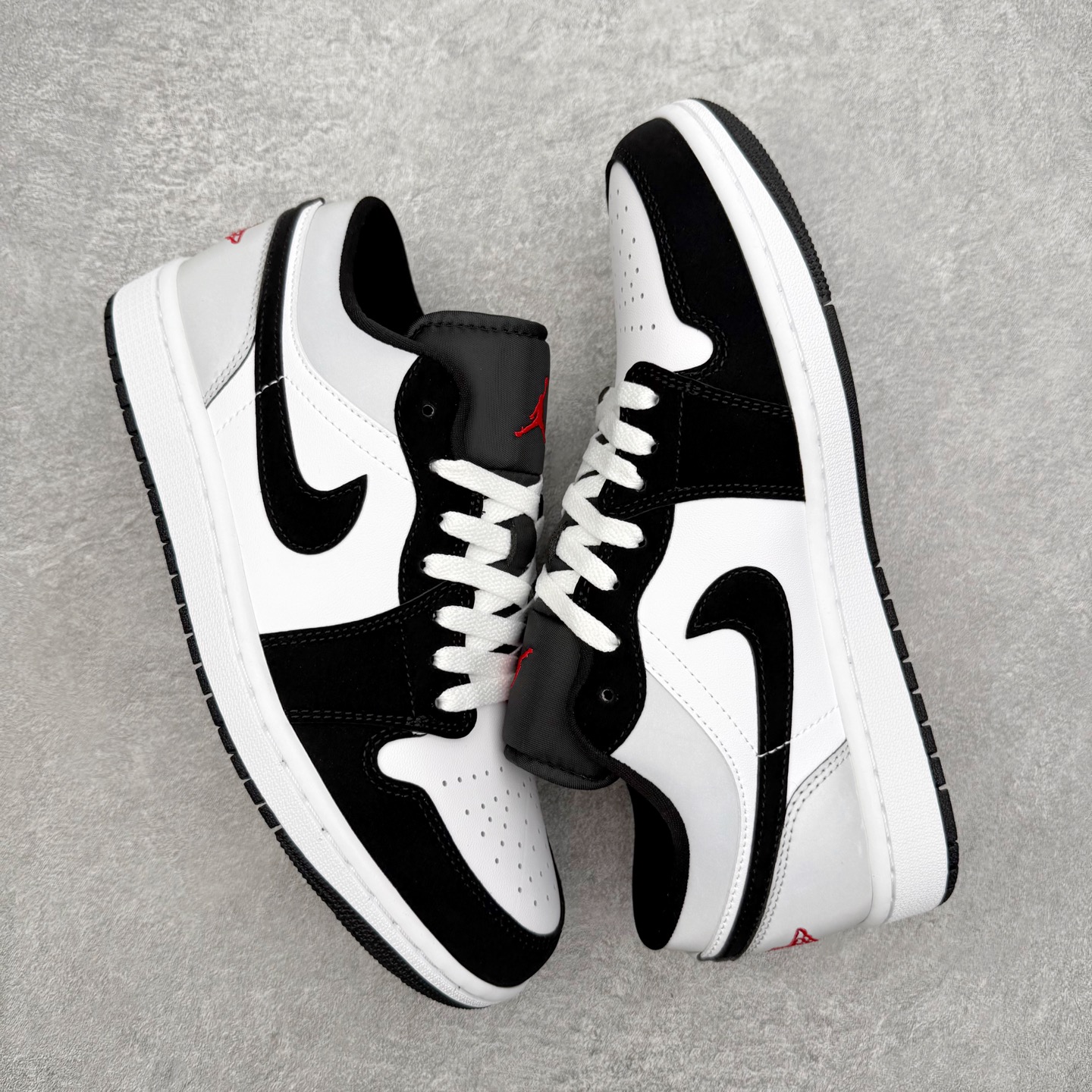 图片[3]-＃小DT Air Jordan AJ1 Low 低帮系列 全新流水线出品 超强性价比 DT版本平替选择 市场第二梯队 全部原鞋开发 原楦原纸板开发 全鞋电脑针车 原厂内置全掌气垫 原盒内在原标 唯一Zp原版鞋带绑法 免检产品 全新2022版型 全头层皮料 完美零毛边处理 原厂配置全掌气垫 价格定位良心 几十个配色陆续出货 实拍调校N版已经零色差零失真 百分百还原实物色彩所见即所得 不存在货不对板色差等低级问题 选购参考实物拍摄 不混卖不参货 只用心做好货严格选品 承诺混一赔十 尺码：36 36.5 37.5 38 38.5 39 40 40.5 41 42 42.5 43 44 44.5 45 46-选品中心