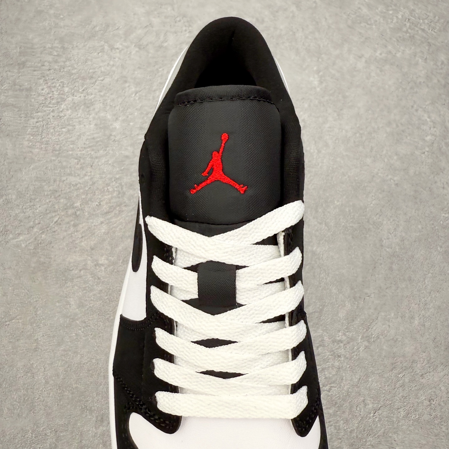 图片[5]-＃小DT Air Jordan AJ1 Low 低帮系列 全新流水线出品 超强性价比 DT版本平替选择 市场第二梯队 全部原鞋开发 原楦原纸板开发 全鞋电脑针车 原厂内置全掌气垫 原盒内在原标 唯一Zp原版鞋带绑法 免检产品 全新2022版型 全头层皮料 完美零毛边处理 原厂配置全掌气垫 价格定位良心 几十个配色陆续出货 实拍调校N版已经零色差零失真 百分百还原实物色彩所见即所得 不存在货不对板色差等低级问题 选购参考实物拍摄 不混卖不参货 只用心做好货严格选品 承诺混一赔十 尺码：36 36.5 37.5 38 38.5 39 40 40.5 41 42 42.5 43 44 44.5 45 46-选品中心