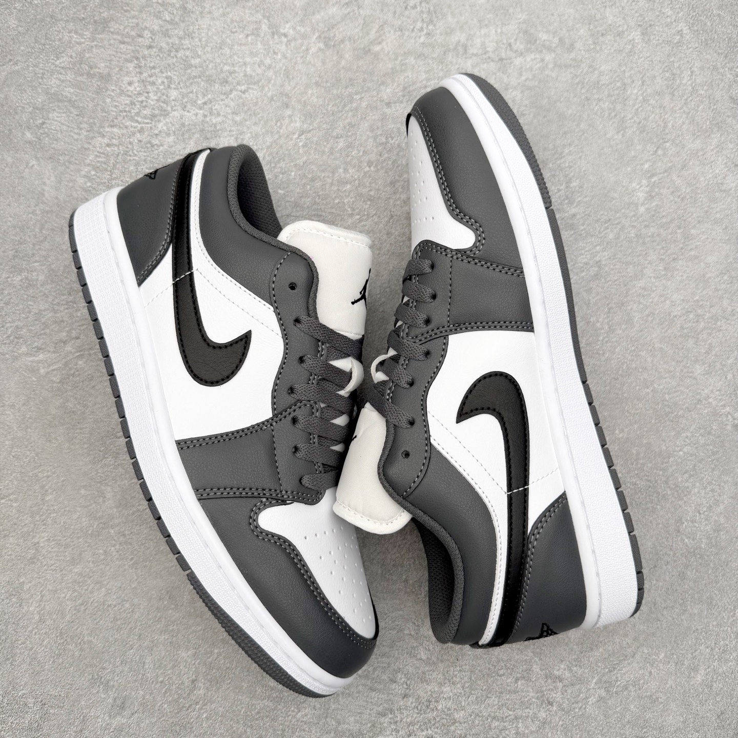 图片[3]-＃小DT Air Jordan AJ1 Low 低帮系列 全新流水线出品 超强性价比 DT版本平替选择 市场第二梯队 全部原鞋开发 原楦原纸板开发 全鞋电脑针车 原厂内置全掌气垫 原盒内在原标 唯一Zp原版鞋带绑法 免检产品 全新2022版型 全头层皮料 完美零毛边处理 原厂配置全掌气垫 价格定位良心 几十个配色陆续出货 实拍调校N版已经零色差零失真 百分百还原实物色彩所见即所得 不存在货不对板色差等低级问题 选购参考实物拍摄 不混卖不参货 只用心做好货严格选品 承诺混一赔十 尺码：36 36.5 37.5 38 38.5 39 40 40.5 41 42 42.5 43 44 44.5 45 46-选品中心