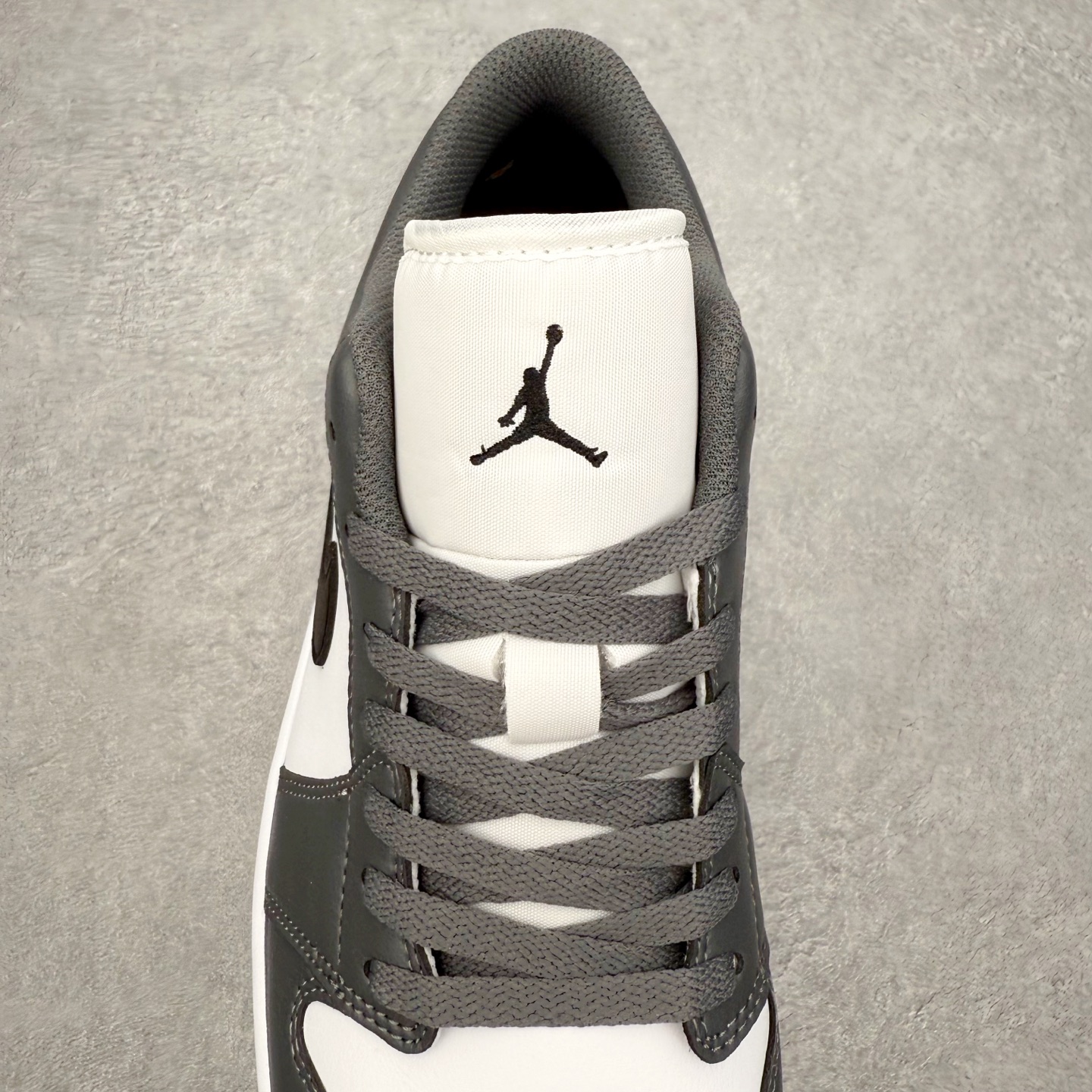 图片[5]-＃小DT Air Jordan AJ1 Low 低帮系列 全新流水线出品 超强性价比 DT版本平替选择 市场第二梯队 全部原鞋开发 原楦原纸板开发 全鞋电脑针车 原厂内置全掌气垫 原盒内在原标 唯一Zp原版鞋带绑法 免检产品 全新2022版型 全头层皮料 完美零毛边处理 原厂配置全掌气垫 价格定位良心 几十个配色陆续出货 实拍调校N版已经零色差零失真 百分百还原实物色彩所见即所得 不存在货不对板色差等低级问题 选购参考实物拍摄 不混卖不参货 只用心做好货严格选品 承诺混一赔十 尺码：36 36.5 37.5 38 38.5 39 40 40.5 41 42 42.5 43 44 44.5 45 46-选品中心