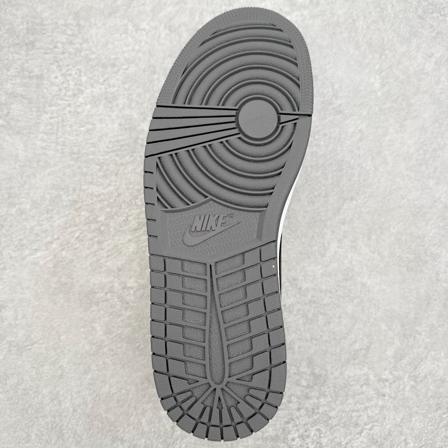 图片[9]-＃小DT Air Jordan AJ1 Low 低帮系列 全新流水线出品 超强性价比 DT版本平替选择 市场第二梯队 全部原鞋开发 原楦原纸板开发 全鞋电脑针车 原厂内置全掌气垫 原盒内在原标 唯一Zp原版鞋带绑法 免检产品 全新2022版型 全头层皮料 完美零毛边处理 原厂配置全掌气垫 价格定位良心 几十个配色陆续出货 实拍调校N版已经零色差零失真 百分百还原实物色彩所见即所得 不存在货不对板色差等低级问题 选购参考实物拍摄 不混卖不参货 只用心做好货严格选品 承诺混一赔十 尺码：36 36.5 37.5 38 38.5 39 40 40.5 41 42 42.5 43 44 44.5 45 46-选品中心