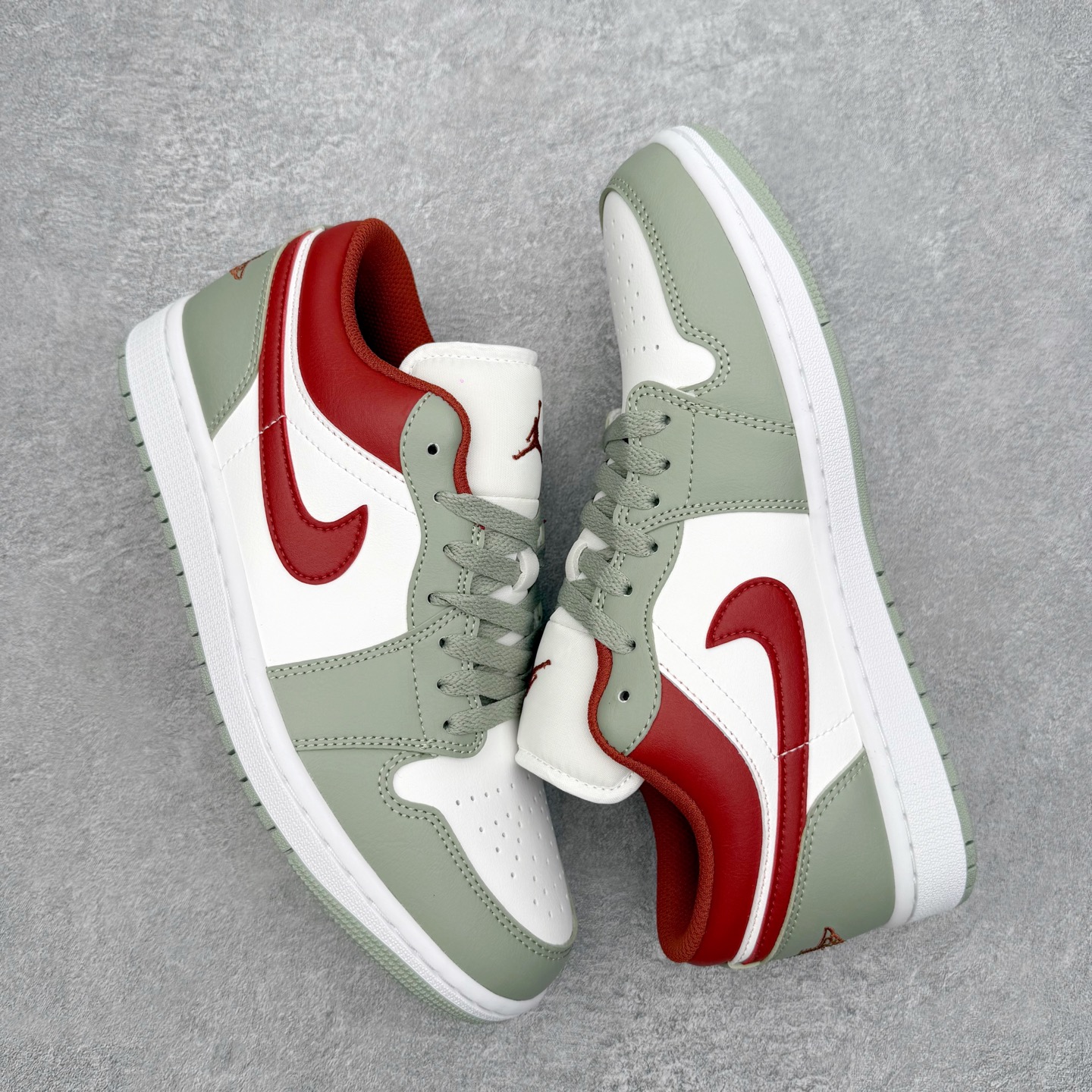 图片[3]-＃小DT Air Jordan AJ1 Low 低帮系列 全新流水线出品 超强性价比 DT版本平替选择 市场第二梯队 全部原鞋开发 原楦原纸板开发 全鞋电脑针车 原厂内置全掌气垫 原盒内在原标 唯一Zp原版鞋带绑法 免检产品 全新2022版型 全头层皮料 完美零毛边处理 原厂配置全掌气垫 价格定位良心 几十个配色陆续出货 实拍调校N版已经零色差零失真 百分百还原实物色彩所见即所得 不存在货不对板色差等低级问题 选购参考实物拍摄 不混卖不参货 只用心做好货严格选品 承诺混一赔十 尺码：36 36.5 37.5 38 38.5 39 40 40.5 41 42 42.5 43 44 44.5 45 46-选品中心