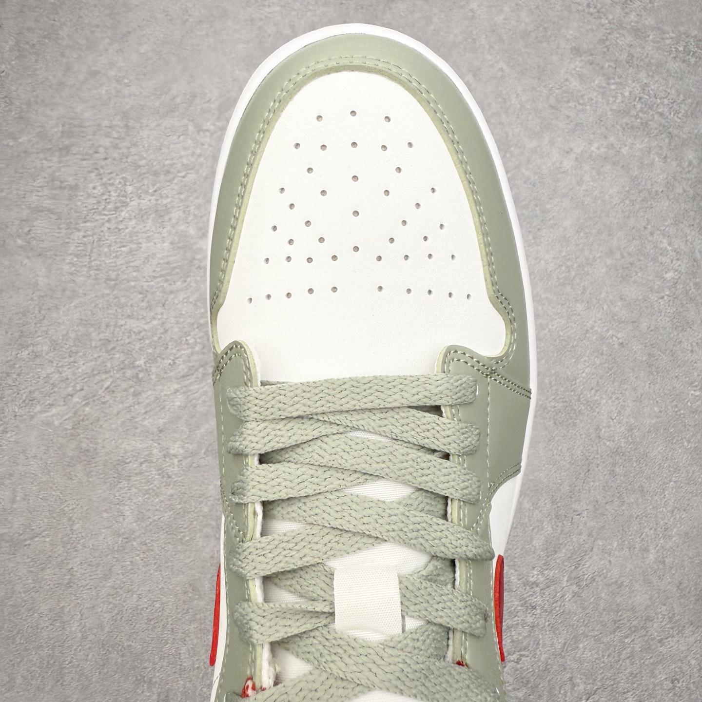 图片[4]-＃小DT Air Jordan AJ1 Low 低帮系列 全新流水线出品 超强性价比 DT版本平替选择 市场第二梯队 全部原鞋开发 原楦原纸板开发 全鞋电脑针车 原厂内置全掌气垫 原盒内在原标 唯一Zp原版鞋带绑法 免检产品 全新2022版型 全头层皮料 完美零毛边处理 原厂配置全掌气垫 价格定位良心 几十个配色陆续出货 实拍调校N版已经零色差零失真 百分百还原实物色彩所见即所得 不存在货不对板色差等低级问题 选购参考实物拍摄 不混卖不参货 只用心做好货严格选品 承诺混一赔十 尺码：36 36.5 37.5 38 38.5 39 40 40.5 41 42 42.5 43 44 44.5 45 46-选品中心