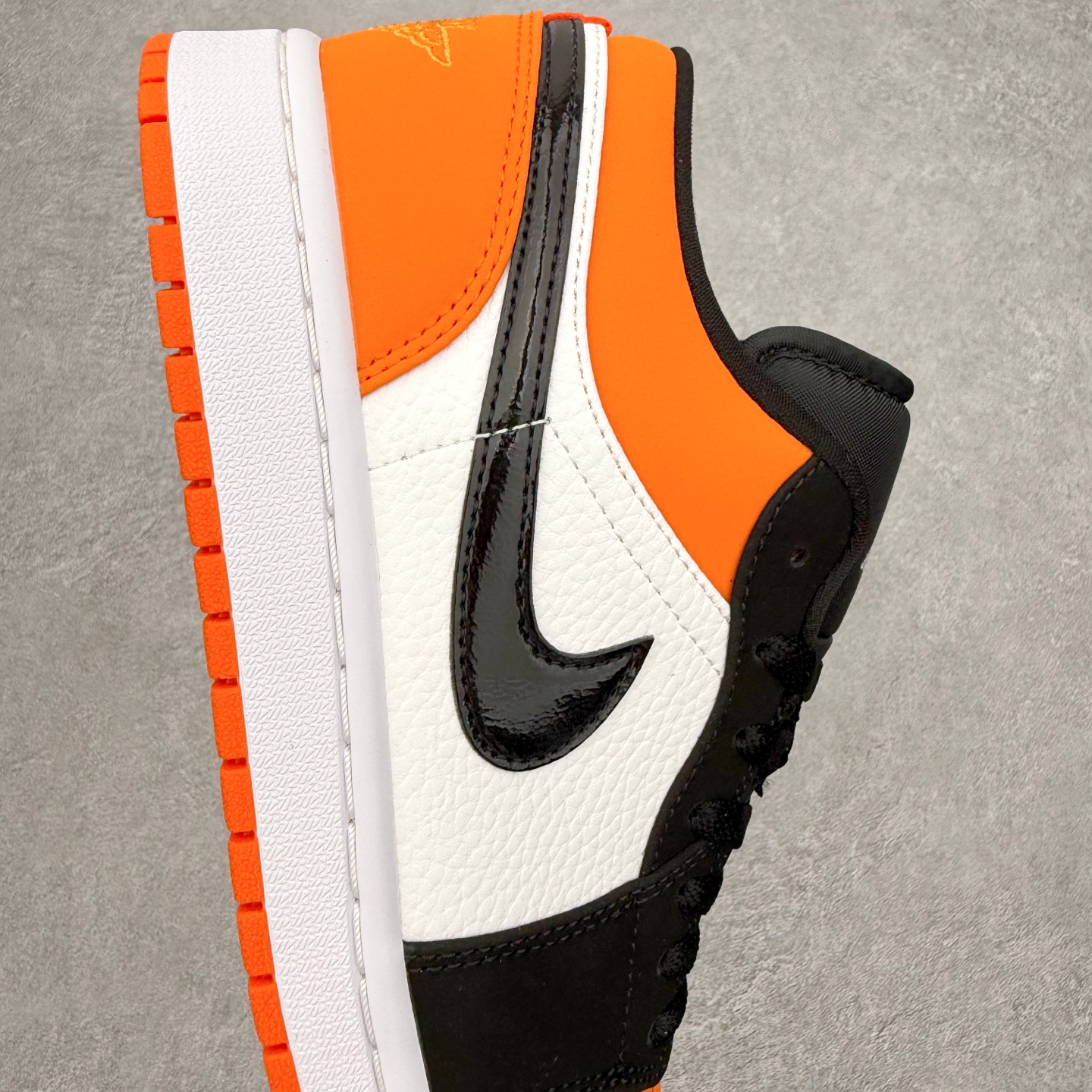 图片[6]-＃小DT Air Jordan AJ1 Low 低帮系列 全新流水线出品 超强性价比 DT版本平替选择 市场第二梯队 全部原鞋开发 原楦原纸板开发 全鞋电脑针车 原厂内置全掌气垫 原盒内在原标 唯一Zp原版鞋带绑法 免检产品 全新2022版型 全头层皮料 完美零毛边处理 原厂配置全掌气垫 价格定位良心 几十个配色陆续出货 实拍调校N版已经零色差零失真 百分百还原实物色彩所见即所得 不存在货不对板色差等低级问题 选购参考实物拍摄 不混卖不参货 只用心做好货严格选品 承诺混一赔十 尺码：36 36.5 37.5 38 38.5 39 40 40.5 41 42 42.5 43 44 44.5 45 46-选品中心