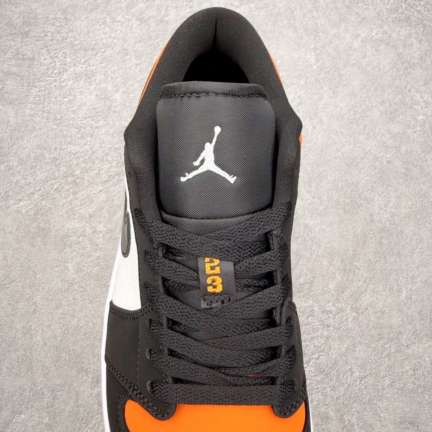 图片[5]-＃小DT Air Jordan AJ1 Low 低帮系列 全新流水线出品 超强性价比 DT版本平替选择 市场第二梯队 全部原鞋开发 原楦原纸板开发 全鞋电脑针车 原厂内置全掌气垫 原盒内在原标 唯一Zp原版鞋带绑法 免检产品 全新2022版型 全头层皮料 完美零毛边处理 原厂配置全掌气垫 价格定位良心 几十个配色陆续出货 实拍调校N版已经零色差零失真 百分百还原实物色彩所见即所得 不存在货不对板色差等低级问题 选购参考实物拍摄 不混卖不参货 只用心做好货严格选品 承诺混一赔十 尺码：36 36.5 37.5 38 38.5 39 40 40.5 41 42 42.5 43 44 44.5 45 46-选品中心