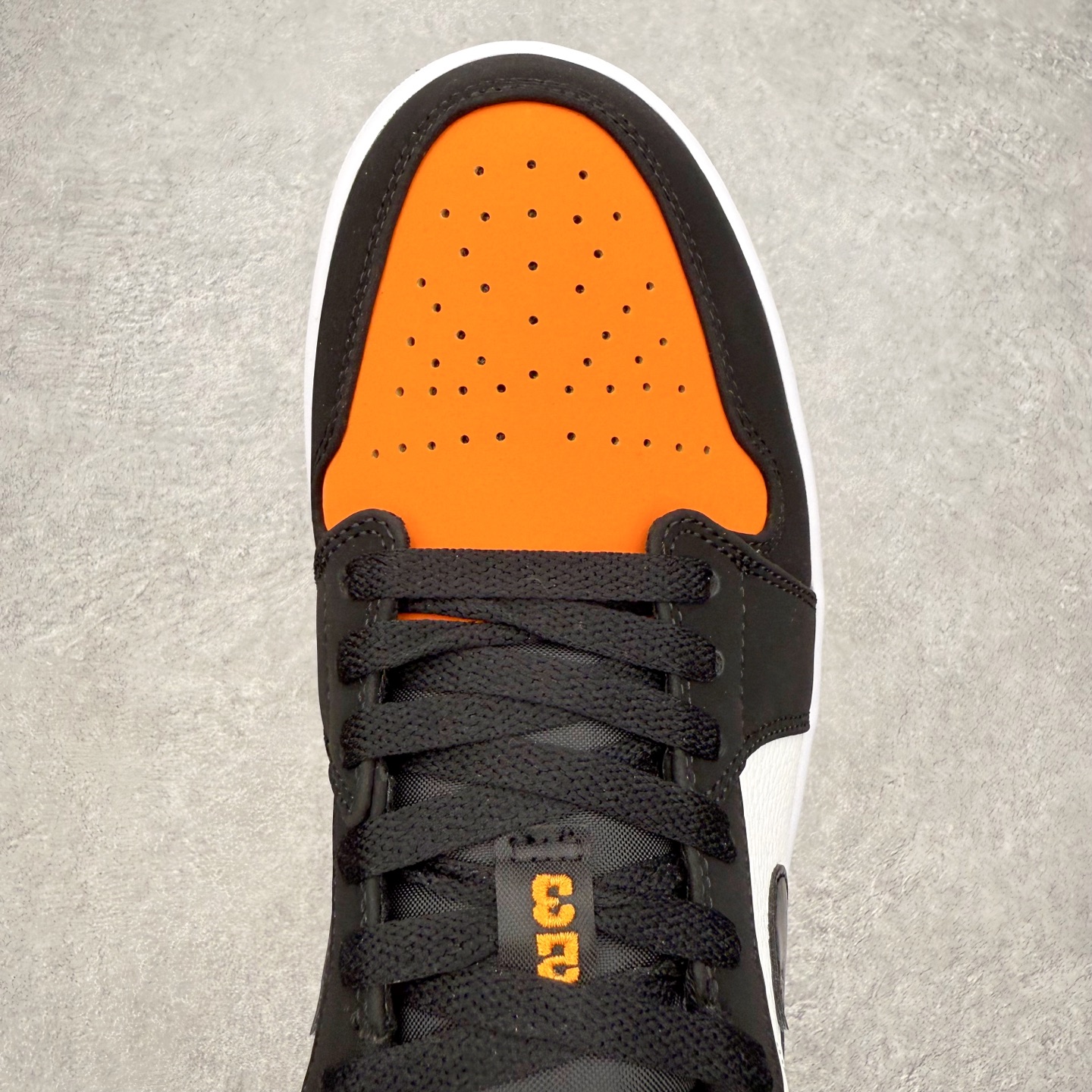 图片[4]-＃小DT Air Jordan AJ1 Low 低帮系列 全新流水线出品 超强性价比 DT版本平替选择 市场第二梯队 全部原鞋开发 原楦原纸板开发 全鞋电脑针车 原厂内置全掌气垫 原盒内在原标 唯一Zp原版鞋带绑法 免检产品 全新2022版型 全头层皮料 完美零毛边处理 原厂配置全掌气垫 价格定位良心 几十个配色陆续出货 实拍调校N版已经零色差零失真 百分百还原实物色彩所见即所得 不存在货不对板色差等低级问题 选购参考实物拍摄 不混卖不参货 只用心做好货严格选品 承诺混一赔十 尺码：36 36.5 37.5 38 38.5 39 40 40.5 41 42 42.5 43 44 44.5 45 46-选品中心