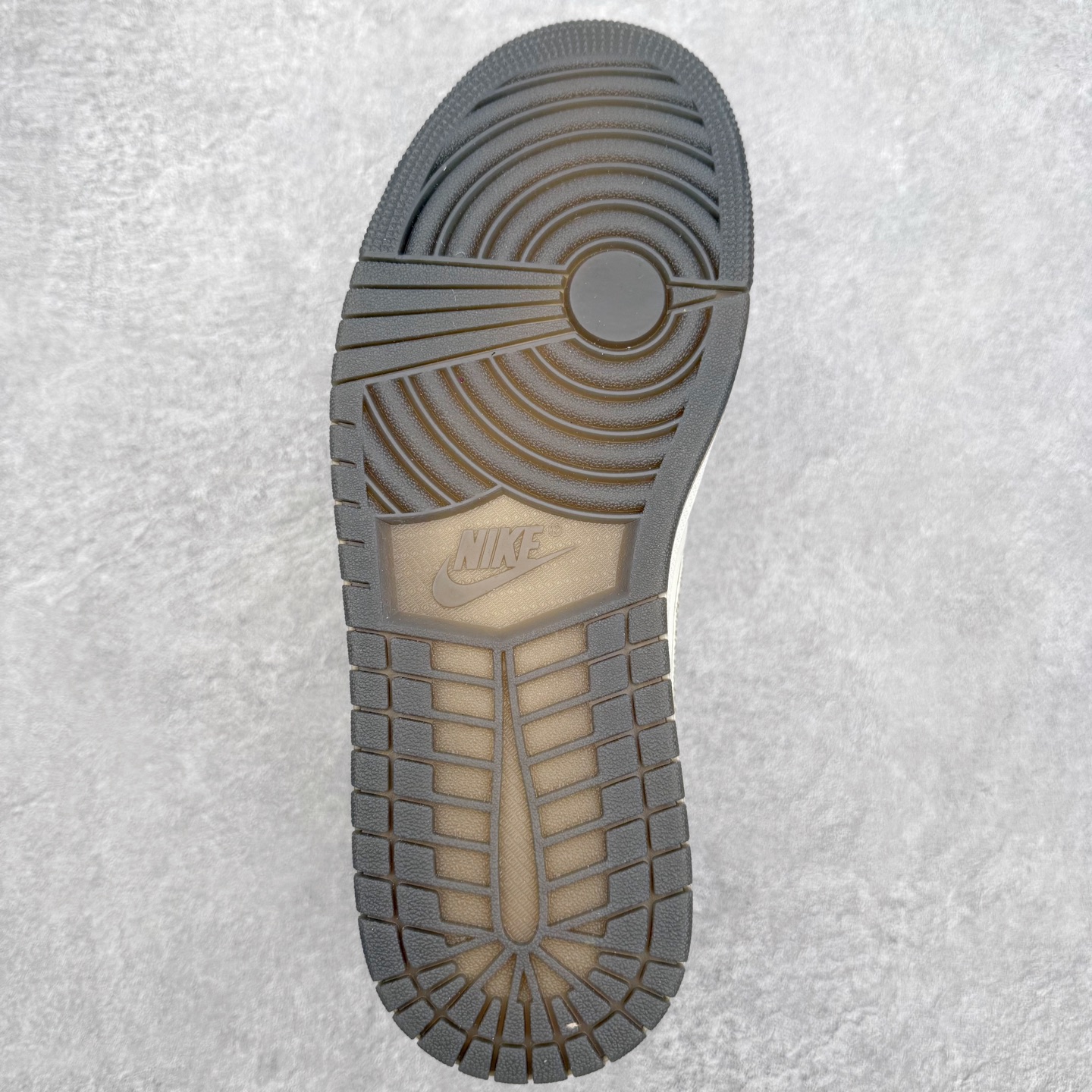 图片[9]-＃小DT Air Jordan AJ1 Low 低帮系列 全新流水线出品 超强性价比 DT版本平替选择 市场第二梯队 全部原鞋开发 原楦原纸板开发 全鞋电脑针车 原厂内置全掌气垫 原盒内在原标 唯一Zp原版鞋带绑法 免检产品 全新2022版型 全头层皮料 完美零毛边处理 原厂配置全掌气垫 价格定位良心 几十个配色陆续出货 实拍调校N版已经零色差零失真 百分百还原实物色彩所见即所得 不存在货不对板色差等低级问题 选购参考实物拍摄 不混卖不参货 只用心做好货严格选品 承诺混一赔十 尺码：36 36.5 37.5 38 38.5 39 40 40.5 41 42 42.5 43 44 44.5 45 46-选品中心