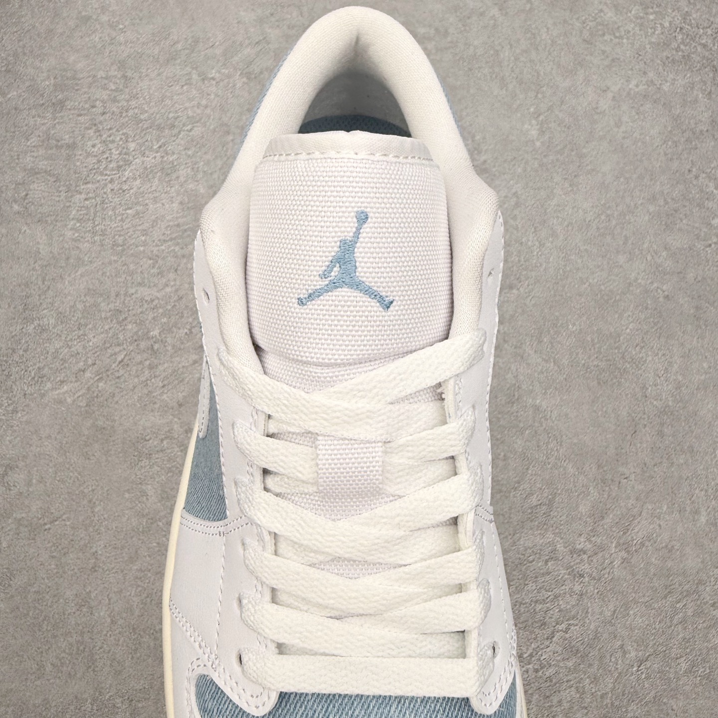 图片[5]-＃小DT Air Jordan AJ1 Low 低帮系列 全新流水线出品 超强性价比 DT版本平替选择 市场第二梯队 全部原鞋开发 原楦原纸板开发 全鞋电脑针车 原厂内置全掌气垫 原盒内在原标 唯一Zp原版鞋带绑法 免检产品 全新2022版型 全头层皮料 完美零毛边处理 原厂配置全掌气垫 价格定位良心 几十个配色陆续出货 实拍调校N版已经零色差零失真 百分百还原实物色彩所见即所得 不存在货不对板色差等低级问题 选购参考实物拍摄 不混卖不参货 只用心做好货严格选品 承诺混一赔十 尺码：36 36.5 37.5 38 38.5 39 40 40.5 41 42 42.5 43 44 44.5 45 46-选品中心