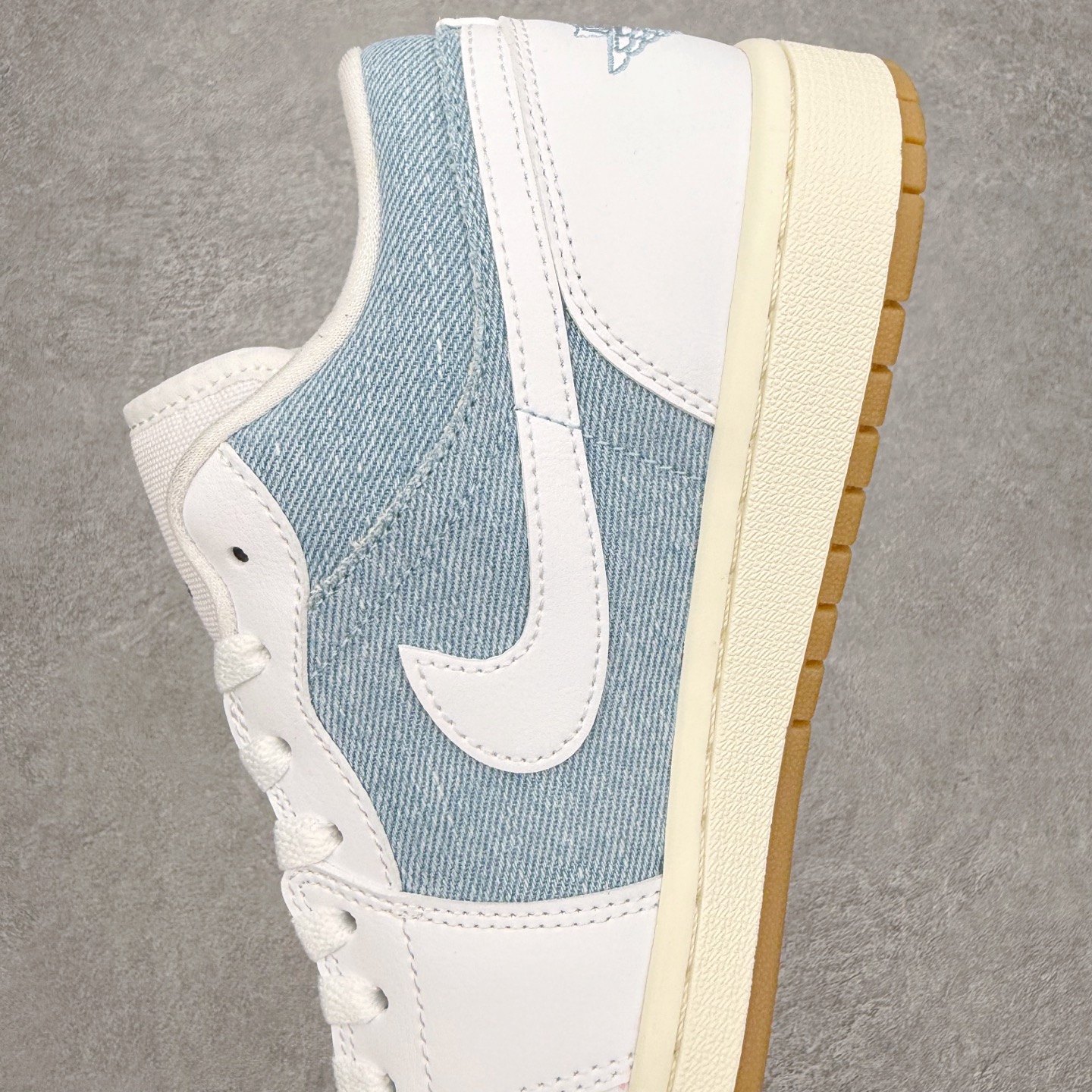 图片[7]-＃小DT Air Jordan AJ1 Low 低帮系列 全新流水线出品 超强性价比 DT版本平替选择 市场第二梯队 全部原鞋开发 原楦原纸板开发 全鞋电脑针车 原厂内置全掌气垫 原盒内在原标 唯一Zp原版鞋带绑法 免检产品 全新2022版型 全头层皮料 完美零毛边处理 原厂配置全掌气垫 价格定位良心 几十个配色陆续出货 实拍调校N版已经零色差零失真 百分百还原实物色彩所见即所得 不存在货不对板色差等低级问题 选购参考实物拍摄 不混卖不参货 只用心做好货严格选品 承诺混一赔十 尺码：36 36.5 37.5 38 38.5 39 40 40.5 41 42 42.5 43 44 44.5 45 46-选品中心