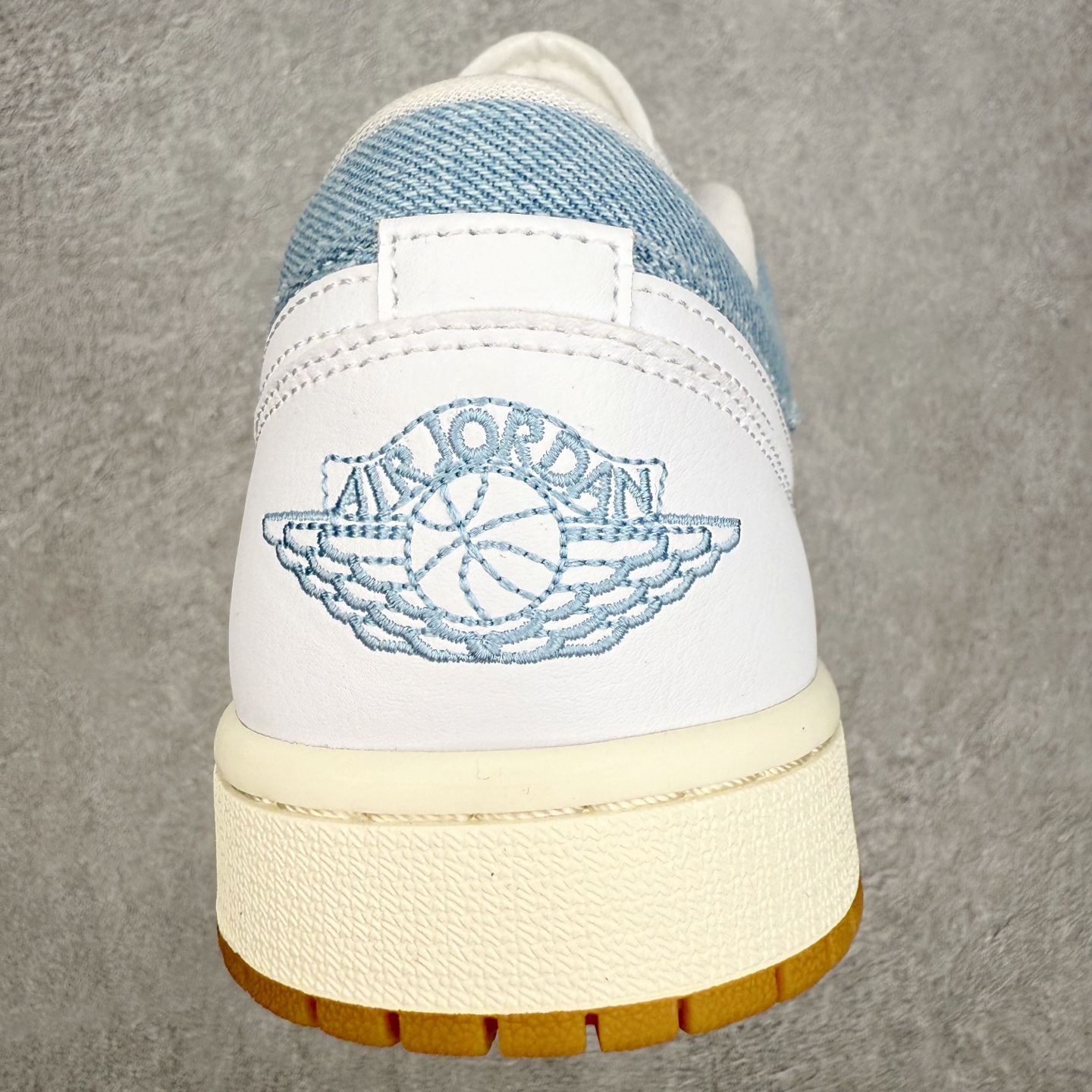 图片[8]-＃小DT Air Jordan AJ1 Low 低帮系列 全新流水线出品 超强性价比 DT版本平替选择 市场第二梯队 全部原鞋开发 原楦原纸板开发 全鞋电脑针车 原厂内置全掌气垫 原盒内在原标 唯一Zp原版鞋带绑法 免检产品 全新2022版型 全头层皮料 完美零毛边处理 原厂配置全掌气垫 价格定位良心 几十个配色陆续出货 实拍调校N版已经零色差零失真 百分百还原实物色彩所见即所得 不存在货不对板色差等低级问题 选购参考实物拍摄 不混卖不参货 只用心做好货严格选品 承诺混一赔十 尺码：36 36.5 37.5 38 38.5 39 40 40.5 41 42 42.5 43 44 44.5 45 46-选品中心