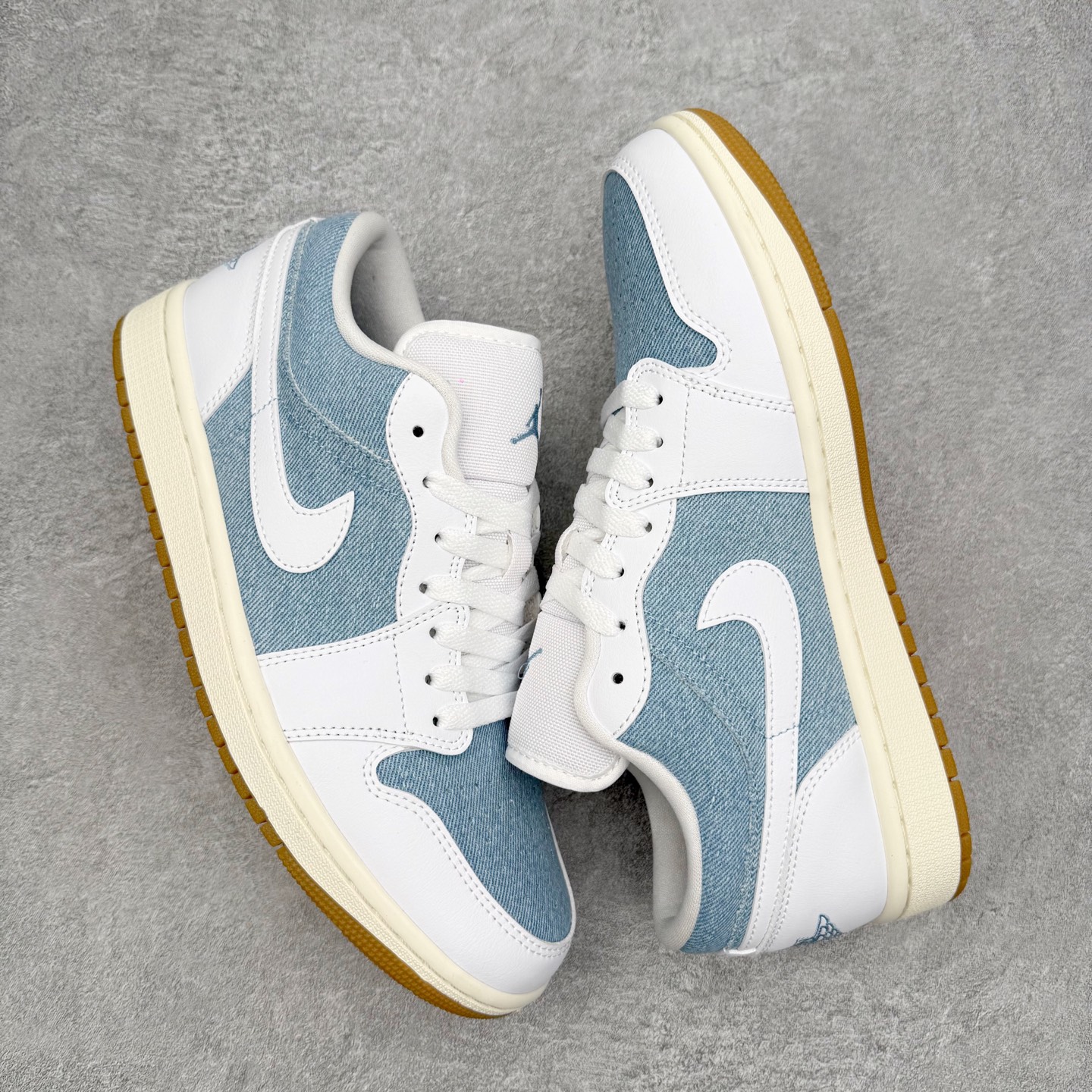 图片[3]-＃小DT Air Jordan AJ1 Low 低帮系列 全新流水线出品 超强性价比 DT版本平替选择 市场第二梯队 全部原鞋开发 原楦原纸板开发 全鞋电脑针车 原厂内置全掌气垫 原盒内在原标 唯一Zp原版鞋带绑法 免检产品 全新2022版型 全头层皮料 完美零毛边处理 原厂配置全掌气垫 价格定位良心 几十个配色陆续出货 实拍调校N版已经零色差零失真 百分百还原实物色彩所见即所得 不存在货不对板色差等低级问题 选购参考实物拍摄 不混卖不参货 只用心做好货严格选品 承诺混一赔十 尺码：36 36.5 37.5 38 38.5 39 40 40.5 41 42 42.5 43 44 44.5 45 46-选品中心