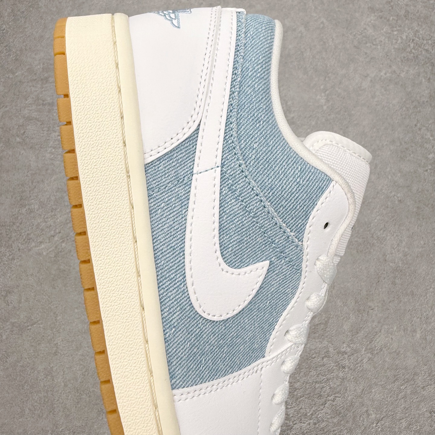 图片[6]-＃小DT Air Jordan AJ1 Low 低帮系列 全新流水线出品 超强性价比 DT版本平替选择 市场第二梯队 全部原鞋开发 原楦原纸板开发 全鞋电脑针车 原厂内置全掌气垫 原盒内在原标 唯一Zp原版鞋带绑法 免检产品 全新2022版型 全头层皮料 完美零毛边处理 原厂配置全掌气垫 价格定位良心 几十个配色陆续出货 实拍调校N版已经零色差零失真 百分百还原实物色彩所见即所得 不存在货不对板色差等低级问题 选购参考实物拍摄 不混卖不参货 只用心做好货严格选品 承诺混一赔十 尺码：36 36.5 37.5 38 38.5 39 40 40.5 41 42 42.5 43 44 44.5 45 46-选品中心