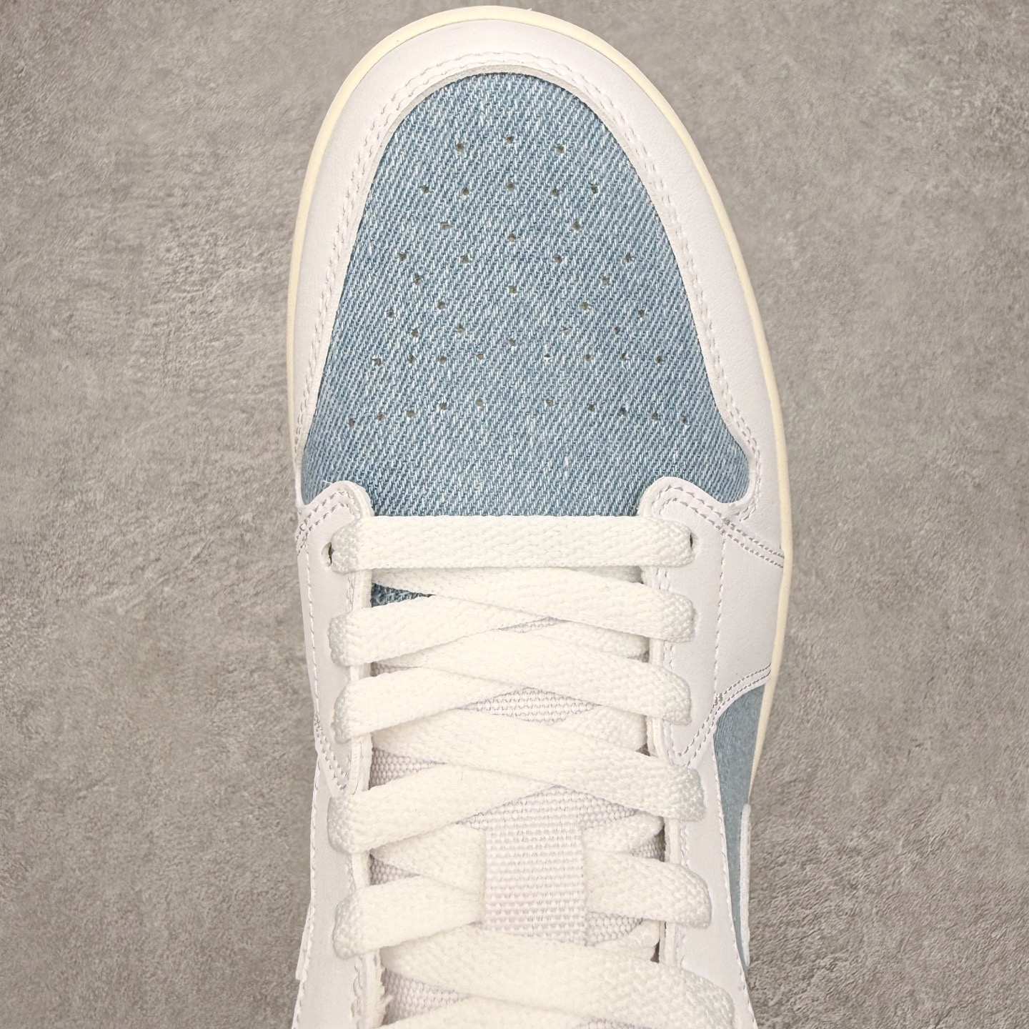 图片[4]-＃小DT Air Jordan AJ1 Low 低帮系列 全新流水线出品 超强性价比 DT版本平替选择 市场第二梯队 全部原鞋开发 原楦原纸板开发 全鞋电脑针车 原厂内置全掌气垫 原盒内在原标 唯一Zp原版鞋带绑法 免检产品 全新2022版型 全头层皮料 完美零毛边处理 原厂配置全掌气垫 价格定位良心 几十个配色陆续出货 实拍调校N版已经零色差零失真 百分百还原实物色彩所见即所得 不存在货不对板色差等低级问题 选购参考实物拍摄 不混卖不参货 只用心做好货严格选品 承诺混一赔十 尺码：36 36.5 37.5 38 38.5 39 40 40.5 41 42 42.5 43 44 44.5 45 46-选品中心