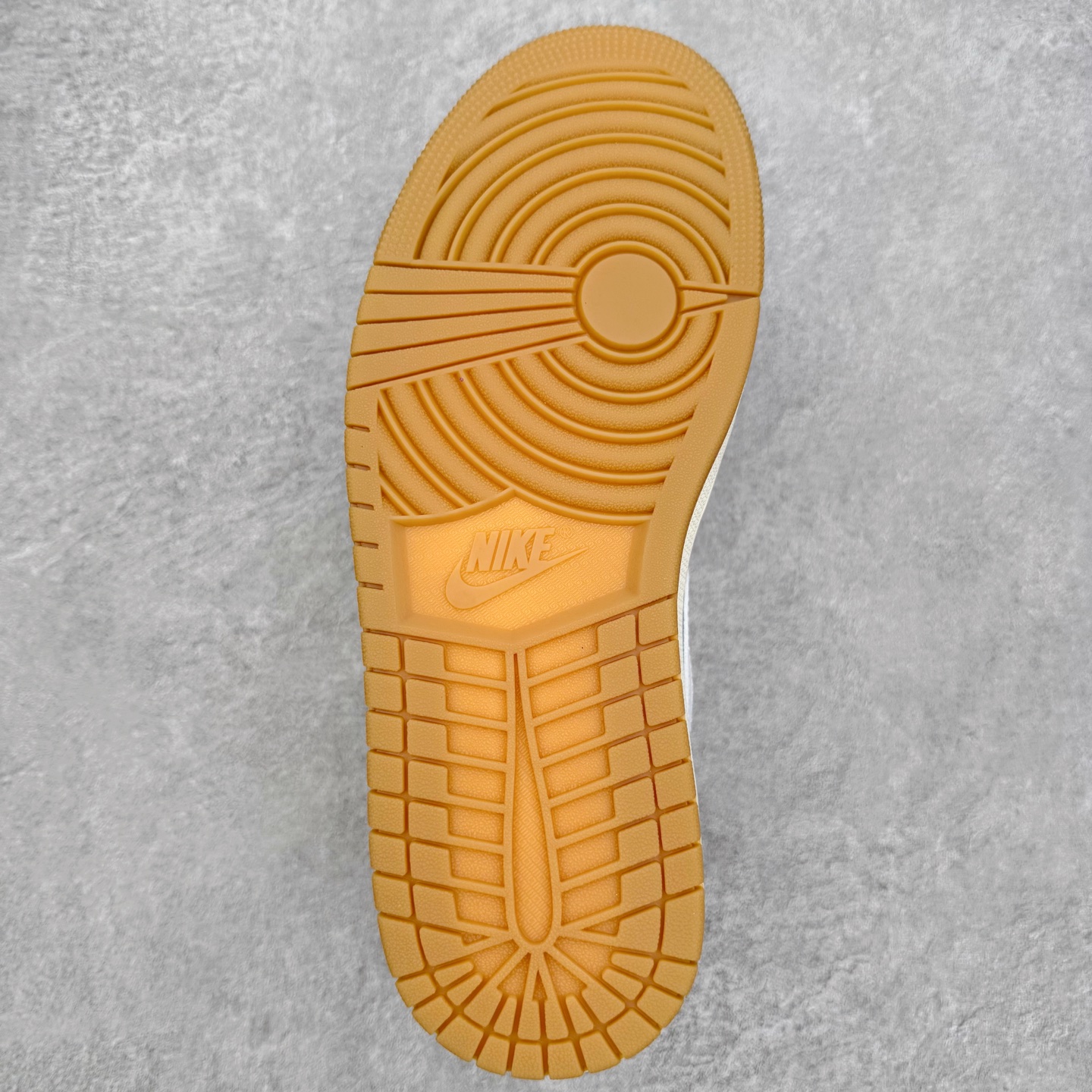 图片[9]-＃小DT Air Jordan AJ1 Low 低帮系列 全新流水线出品 超强性价比 DT版本平替选择 市场第二梯队 全部原鞋开发 原楦原纸板开发 全鞋电脑针车 原厂内置全掌气垫 原盒内在原标 唯一Zp原版鞋带绑法 免检产品 全新2022版型 全头层皮料 完美零毛边处理 原厂配置全掌气垫 价格定位良心 几十个配色陆续出货 实拍调校N版已经零色差零失真 百分百还原实物色彩所见即所得 不存在货不对板色差等低级问题 选购参考实物拍摄 不混卖不参货 只用心做好货严格选品 承诺混一赔十 尺码：36 36.5 37.5 38 38.5 39 40 40.5 41 42 42.5 43 44 44.5 45 46-选品中心