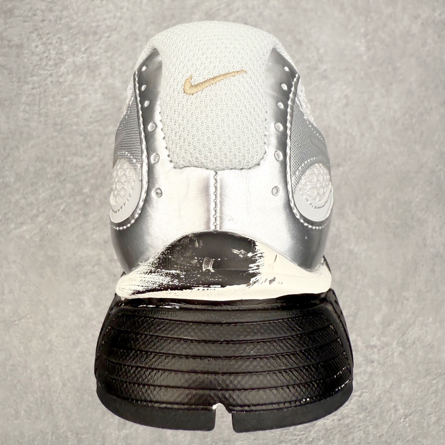 图片[8]-NK V5 RNR 舒适百搭防滑耐磨低帮跑步鞋 HJ5228-102 舒适有型适合日常穿着 该鞋款延续千禧年经典设计搭载泡绵中底 厚实而轻盈匠心细节巧搭立体耐克勾标志焕新演绎复古跑鞋 鞋款从千禧年美学汲取灵感 混搭多种材质突显层次感立体感和传统跑步风范 尺码：36 36.5 37.5 38 38.5 39 40 40.5 41 42 42.5 43 44 44.5 45-选品中心