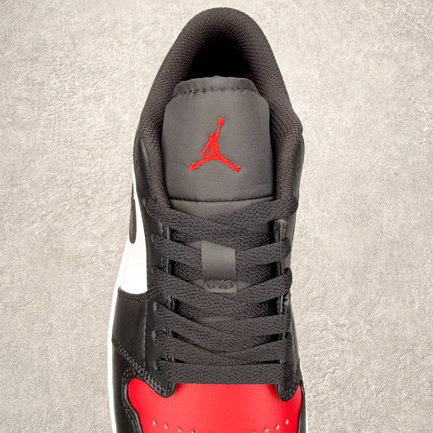 图片[5]-＃小DT Air Jordan AJ1 Low 低帮系列 全新流水线出品 超强性价比 DT版本平替选择 市场第二梯队 全部原鞋开发 原楦原纸板开发 全鞋电脑针车 原厂内置全掌气垫 原盒内在原标 唯一Zp原版鞋带绑法 免检产品 全新2022版型 全头层皮料 完美零毛边处理 原厂配置全掌气垫 价格定位良心 几十个配色陆续出货 实拍调校N版已经零色差零失真 百分百还原实物色彩所见即所得 不存在货不对板色差等低级问题 选购参考实物拍摄 不混卖不参货 只用心做好货严格选品 承诺混一赔十 尺码：36 36.5 37.5 38 38.5 39 40 40.5 41 42 42.5 43 44 44.5 45 46-选品中心