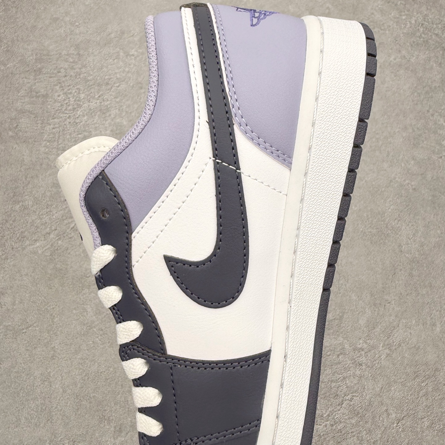 图片[7]-＃小DT Air Jordan AJ1 Low 低帮系列 全新流水线出品 超强性价比 DT版本平替选择 市场第二梯队 全部原鞋开发 原楦原纸板开发 全鞋电脑针车 原厂内置全掌气垫 原盒内在原标 唯一Zp原版鞋带绑法 免检产品 全新2022版型 全头层皮料 完美零毛边处理 原厂配置全掌气垫 价格定位良心 几十个配色陆续出货 实拍调校N版已经零色差零失真 百分百还原实物色彩所见即所得 不存在货不对板色差等低级问题 选购参考实物拍摄 不混卖不参货 只用心做好货严格选品 承诺混一赔十 尺码：36 36.5 37.5 38 38.5 39 40 40.5 41 42 42.5 43 44 44.5 45 46-选品中心