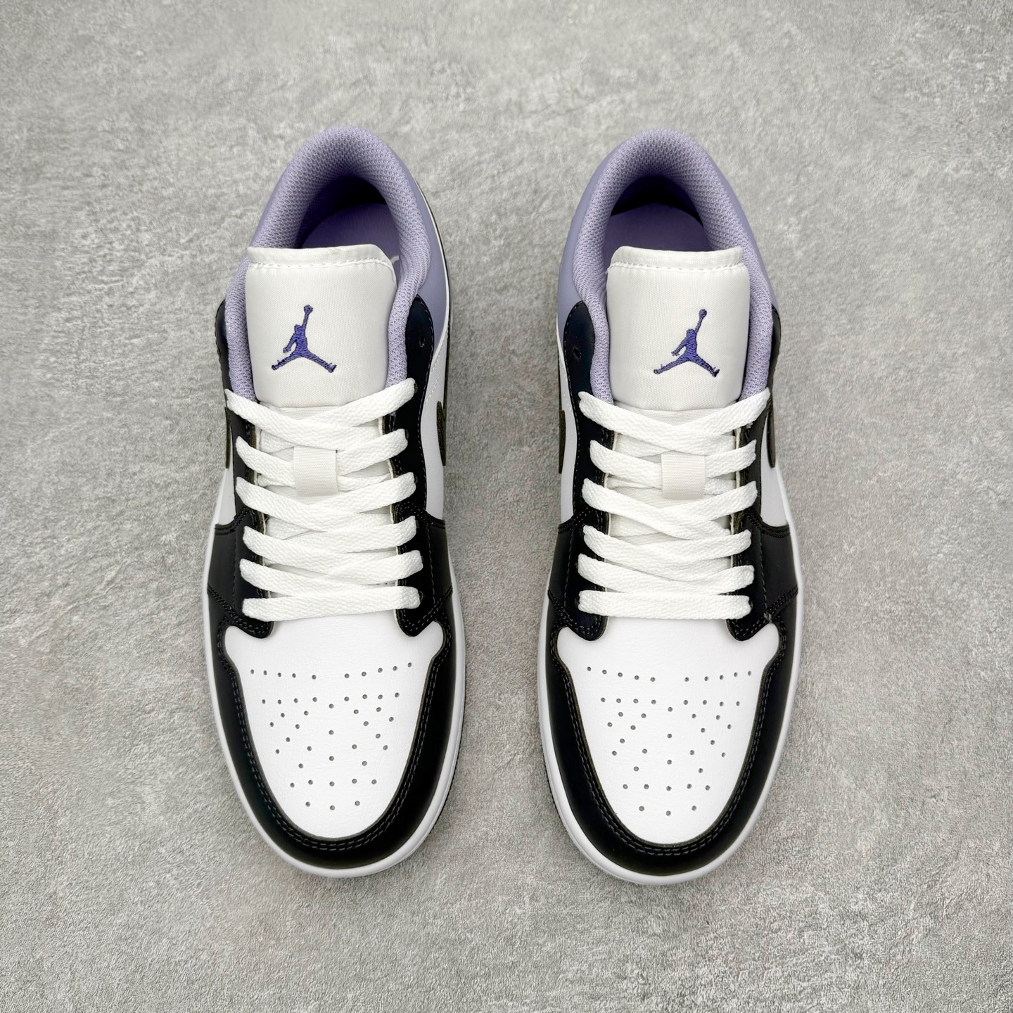 图片[2]-＃小DT Air Jordan AJ1 Low 低帮系列 全新流水线出品 超强性价比 DT版本平替选择 市场第二梯队 全部原鞋开发 原楦原纸板开发 全鞋电脑针车 原厂内置全掌气垫 原盒内在原标 唯一Zp原版鞋带绑法 免检产品 全新2022版型 全头层皮料 完美零毛边处理 原厂配置全掌气垫 价格定位良心 几十个配色陆续出货 实拍调校N版已经零色差零失真 百分百还原实物色彩所见即所得 不存在货不对板色差等低级问题 选购参考实物拍摄 不混卖不参货 只用心做好货严格选品 承诺混一赔十 尺码：36 36.5 37.5 38 38.5 39 40 40.5 41 42 42.5 43 44 44.5 45 46-选品中心