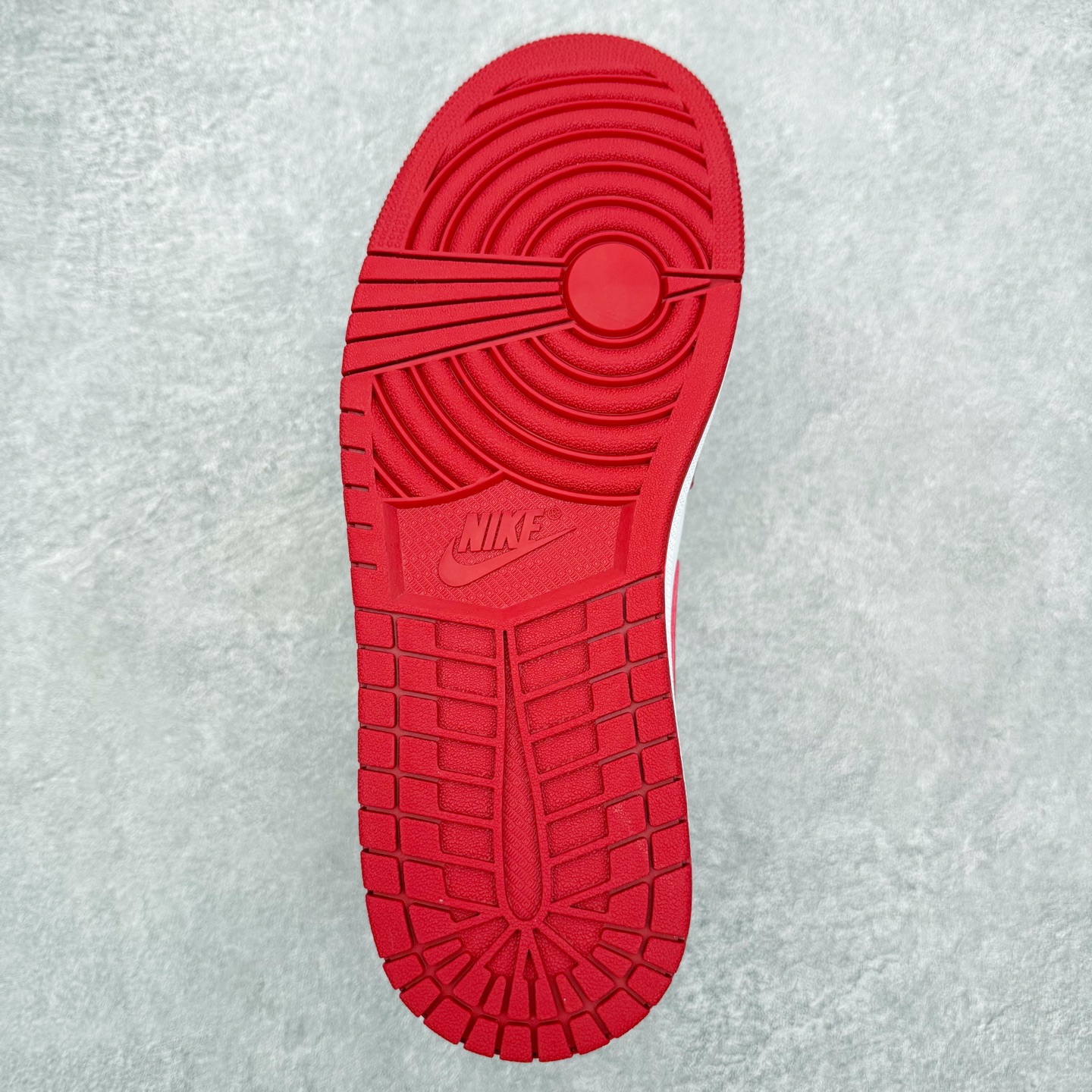 图片[9]-＃小DT Air Jordan AJ1 Low 低帮系列 全新流水线出品 超强性价比 DT版本平替选择 市场第二梯队 全部原鞋开发 原楦原纸板开发 全鞋电脑针车 原厂内置全掌气垫 原盒内在原标 唯一Zp原版鞋带绑法 免检产品 全新2022版型 全头层皮料 完美零毛边处理 原厂配置全掌气垫 价格定位良心 几十个配色陆续出货 实拍调校N版已经零色差零失真 百分百还原实物色彩所见即所得 不存在货不对板色差等低级问题 选购参考实物拍摄 不混卖不参货 只用心做好货严格选品 承诺混一赔十 尺码：36 36.5 37.5 38 38.5 39 40 40.5 41 42 42.5 43 44 44.5 45 46-选品中心