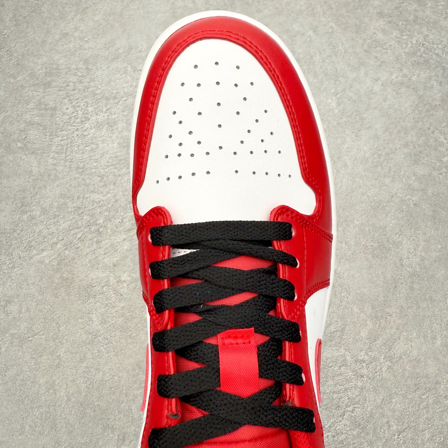 图片[4]-＃小DT Air Jordan AJ1 Low 低帮系列 全新流水线出品 超强性价比 DT版本平替选择 市场第二梯队 全部原鞋开发 原楦原纸板开发 全鞋电脑针车 原厂内置全掌气垫 原盒内在原标 唯一Zp原版鞋带绑法 免检产品 全新2022版型 全头层皮料 完美零毛边处理 原厂配置全掌气垫 价格定位良心 几十个配色陆续出货 实拍调校N版已经零色差零失真 百分百还原实物色彩所见即所得 不存在货不对板色差等低级问题 选购参考实物拍摄 不混卖不参货 只用心做好货严格选品 承诺混一赔十 尺码：36 36.5 37.5 38 38.5 39 40 40.5 41 42 42.5 43 44 44.5 45 46-选品中心